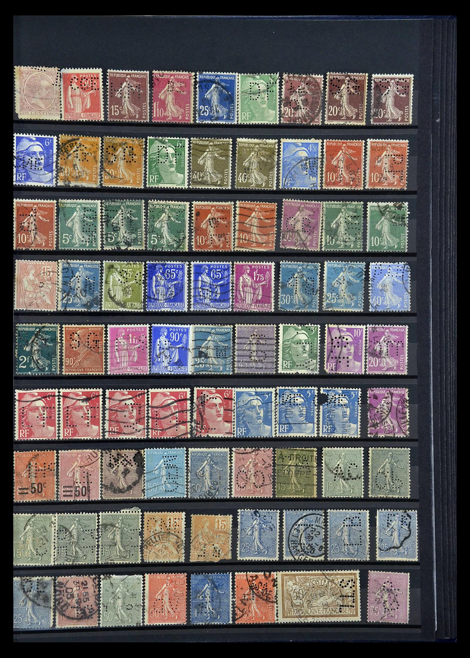 34968 035 - Postzegelverzameling 34968 Wereld perfins 1890-1965.