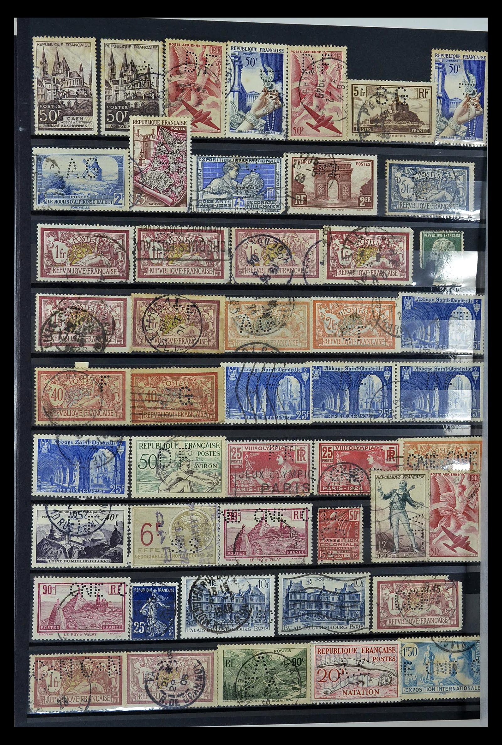 34968 036 - Postzegelverzameling 34968 Wereld perfins 1890-1965.