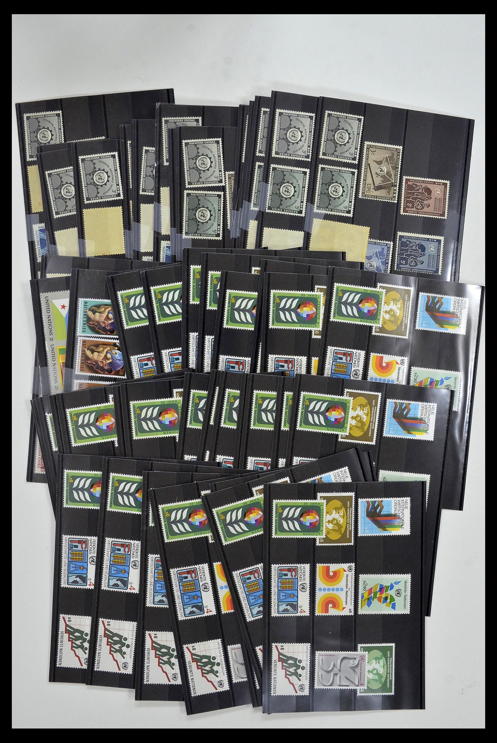 34973 013 - Postzegelverzameling 34973 Verenigde Naties 1951-2000.