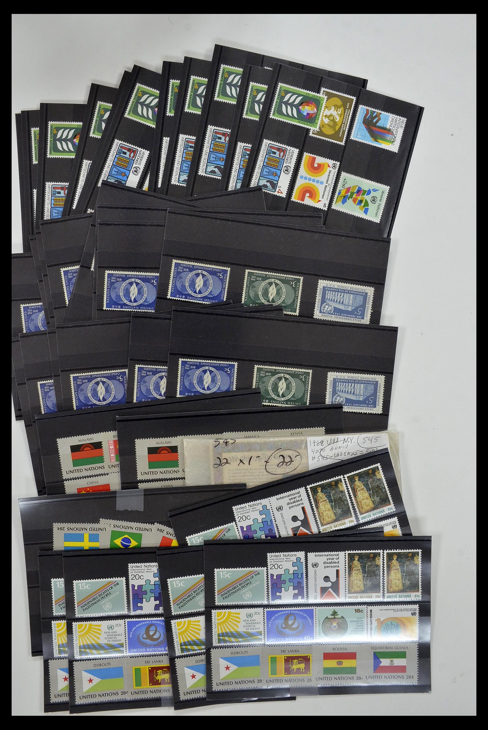 34973 017 - Postzegelverzameling 34973 Verenigde Naties 1951-2000.