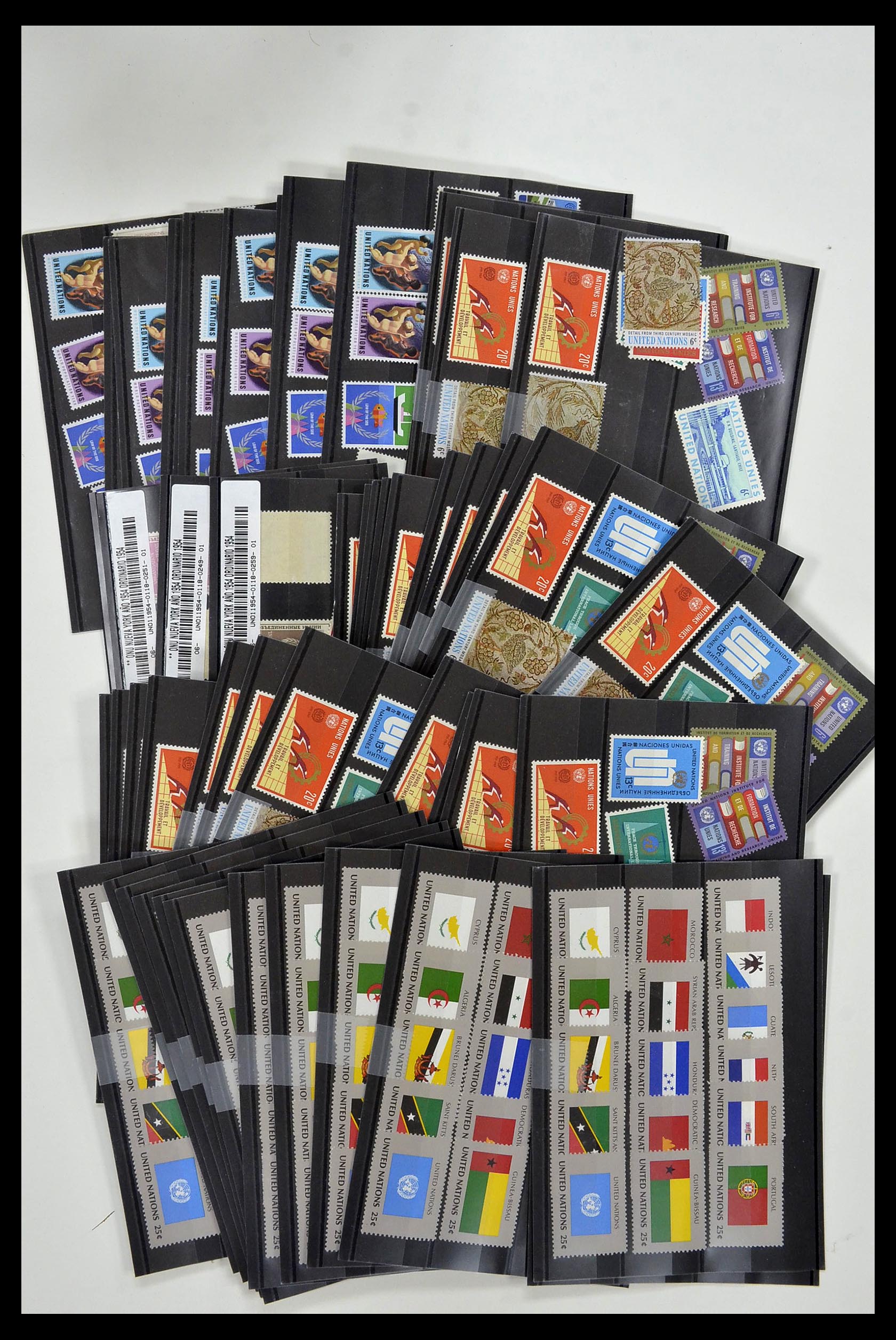 34973 021 - Postzegelverzameling 34973 Verenigde Naties 1951-2000.