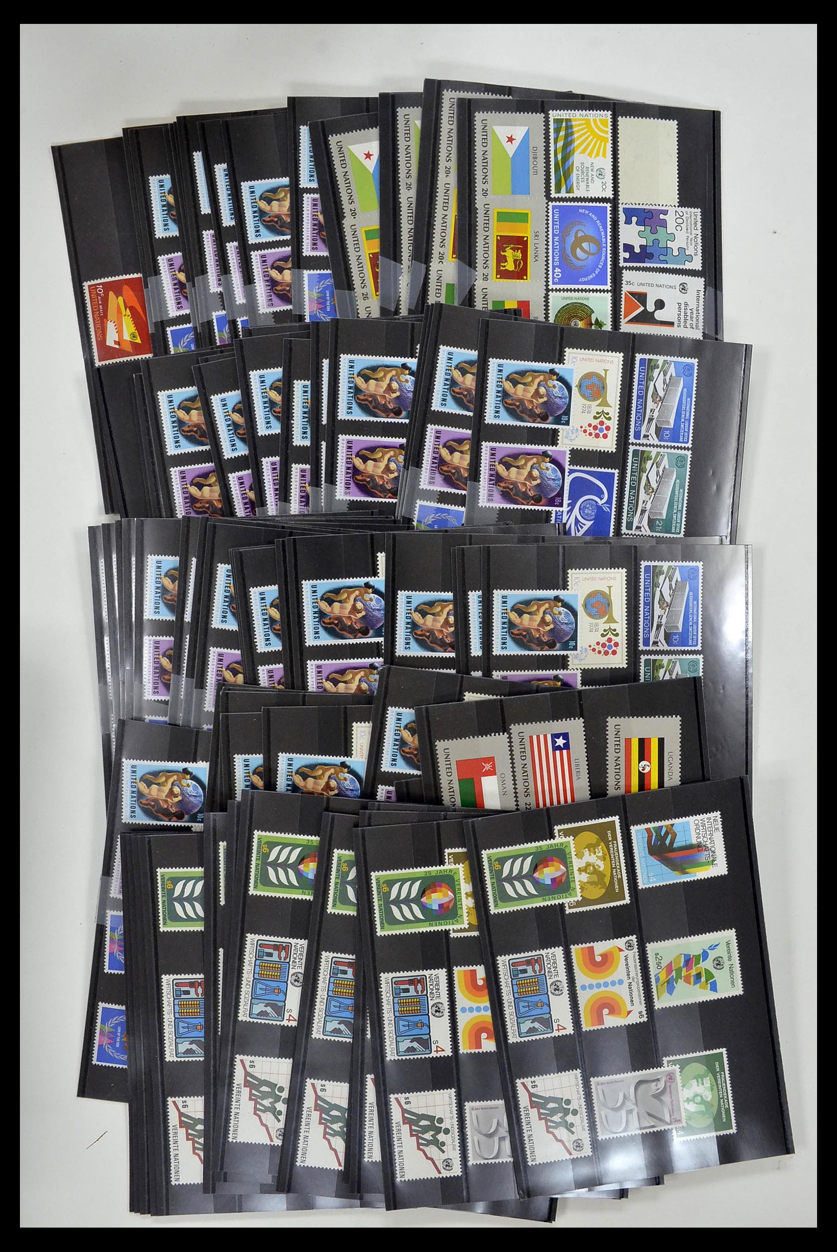 34973 029 - Postzegelverzameling 34973 Verenigde Naties 1951-2000.