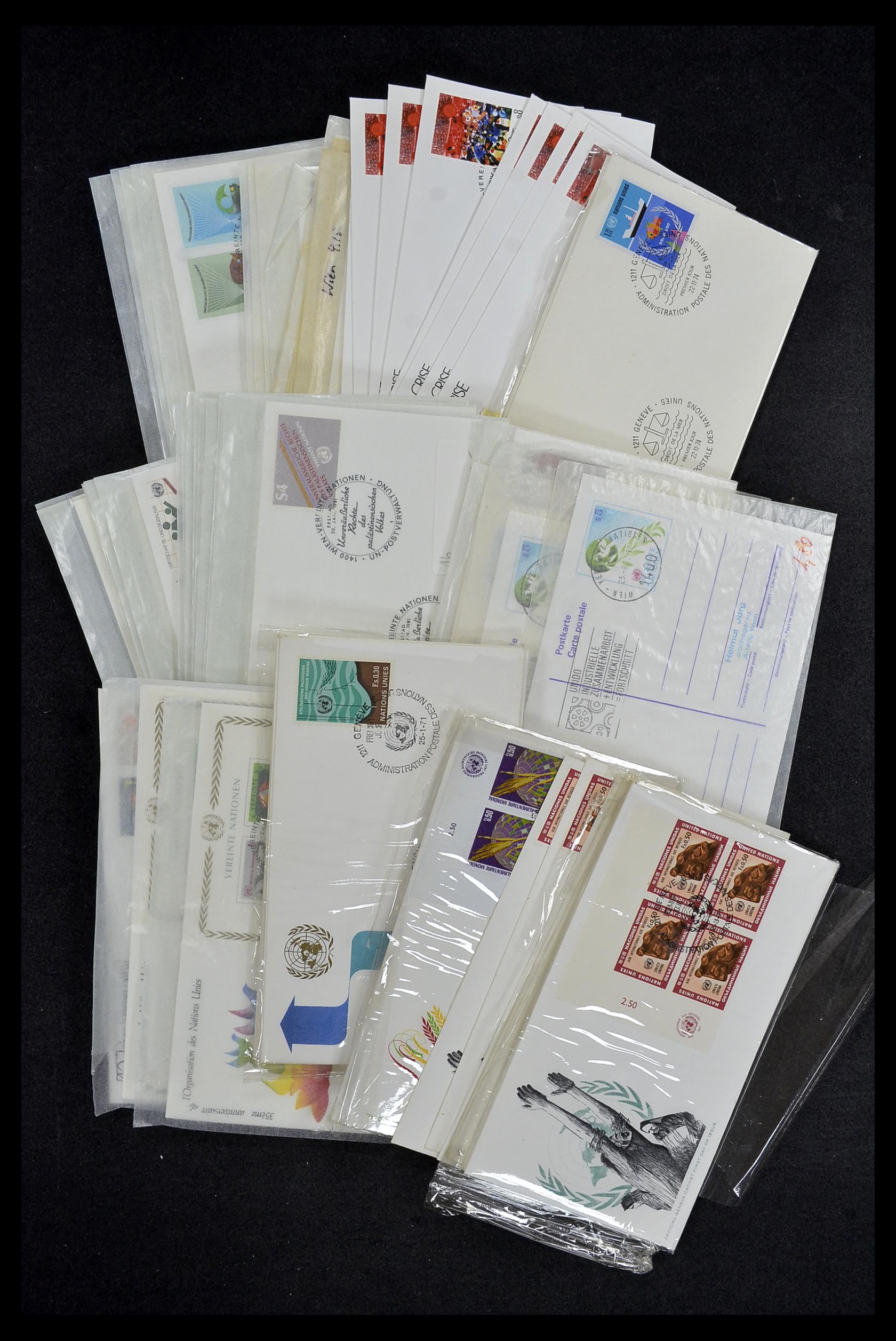 34973 048 - Postzegelverzameling 34973 Verenigde Naties 1951-2000.