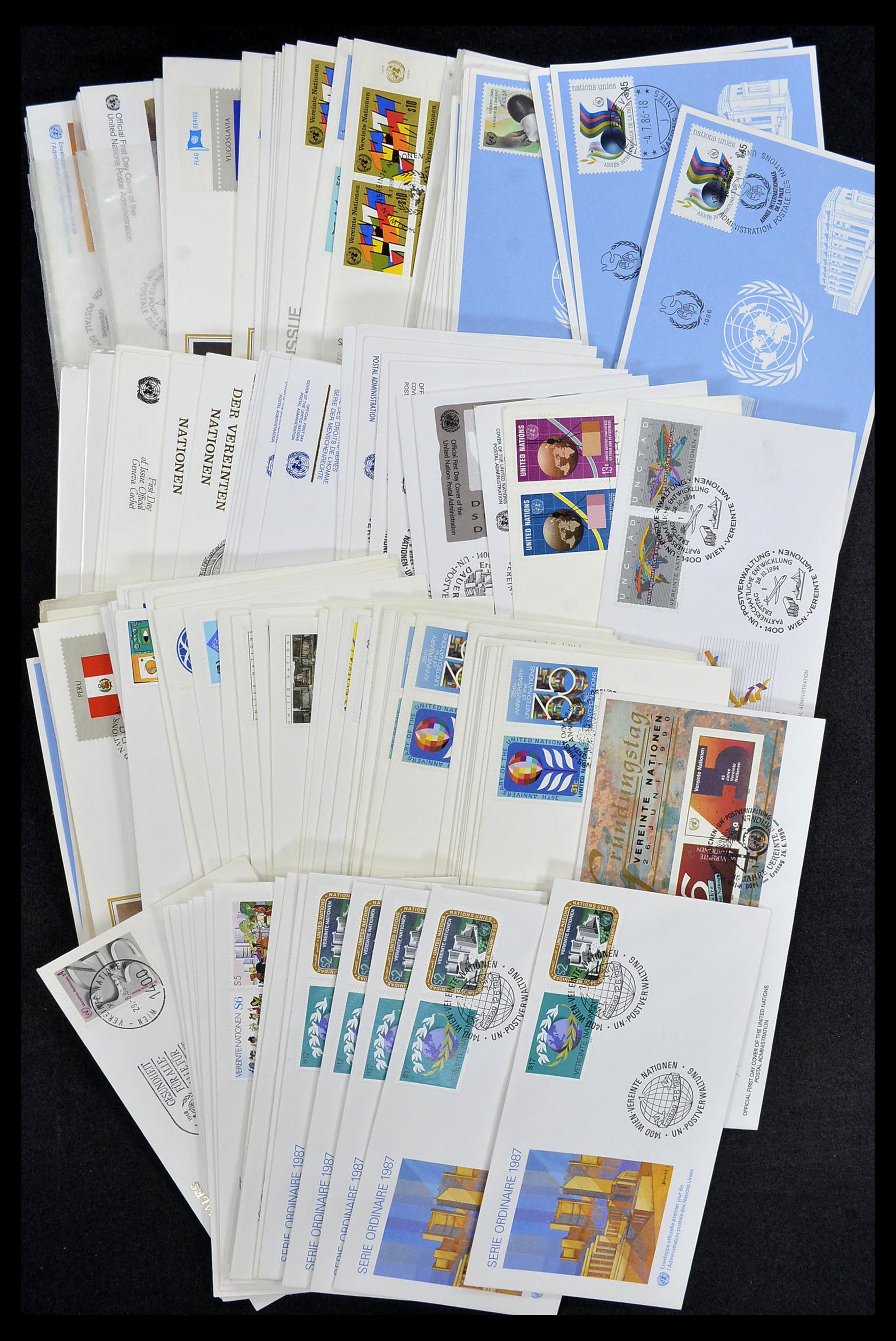 34973 049 - Postzegelverzameling 34973 Verenigde Naties 1951-2000.