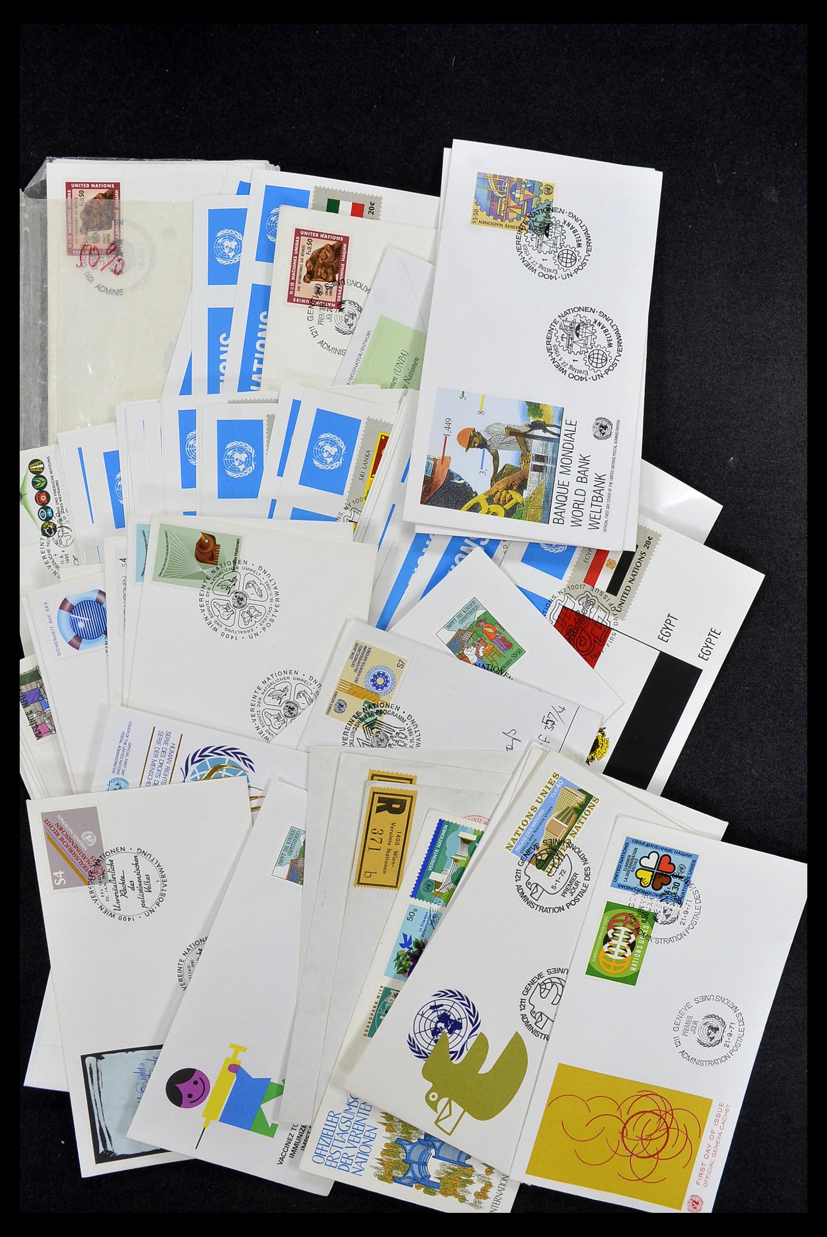 34973 051 - Postzegelverzameling 34973 Verenigde Naties 1951-2000.