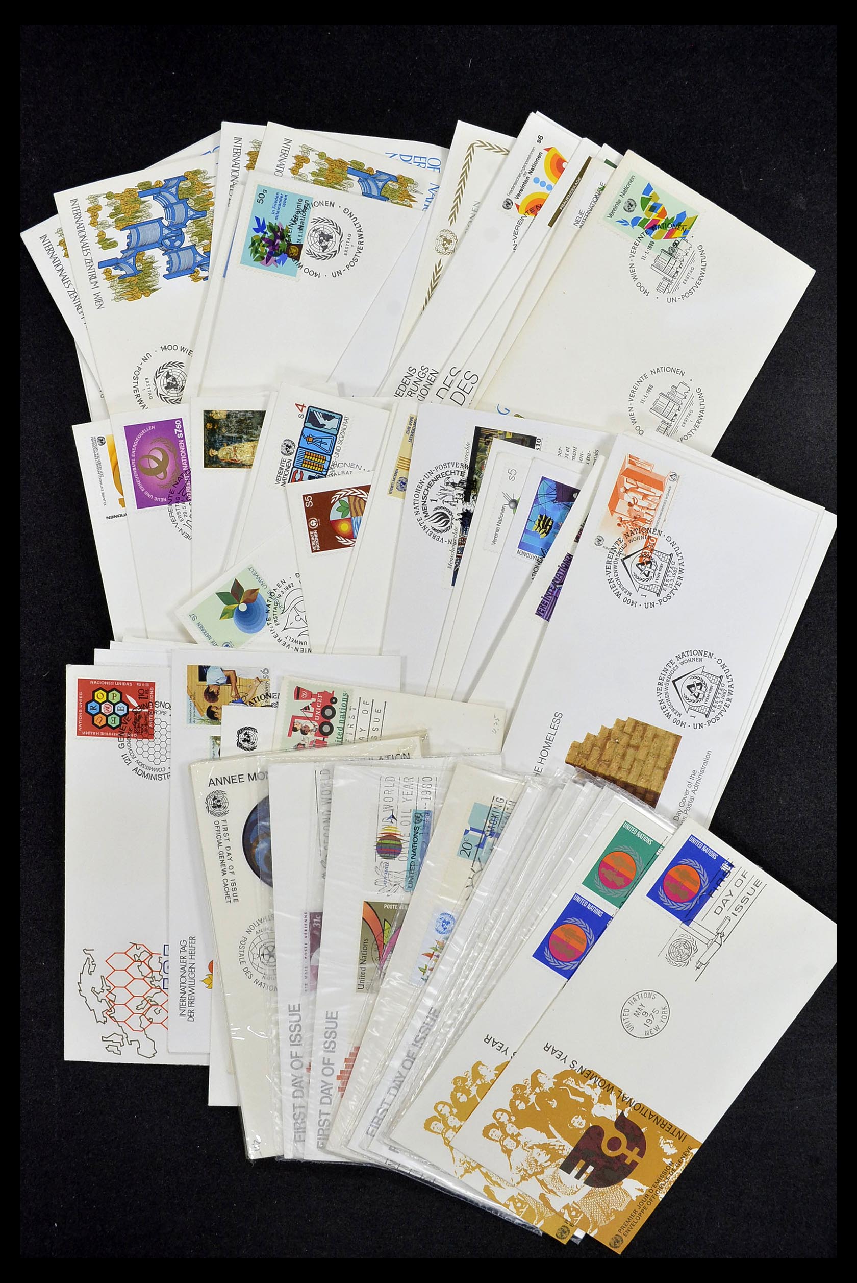 34973 052 - Postzegelverzameling 34973 Verenigde Naties 1951-2000.
