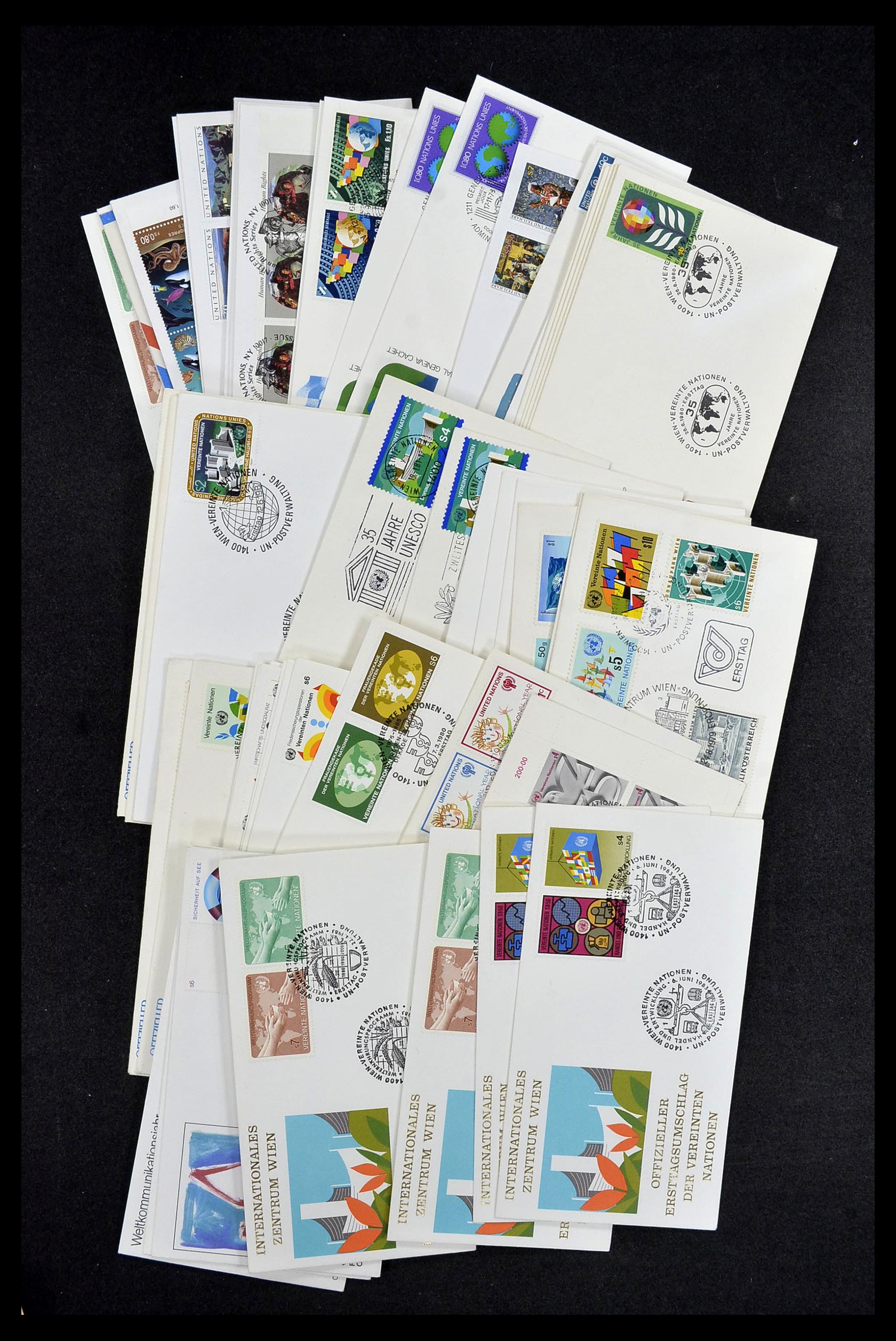34973 055 - Postzegelverzameling 34973 Verenigde Naties 1951-2000.