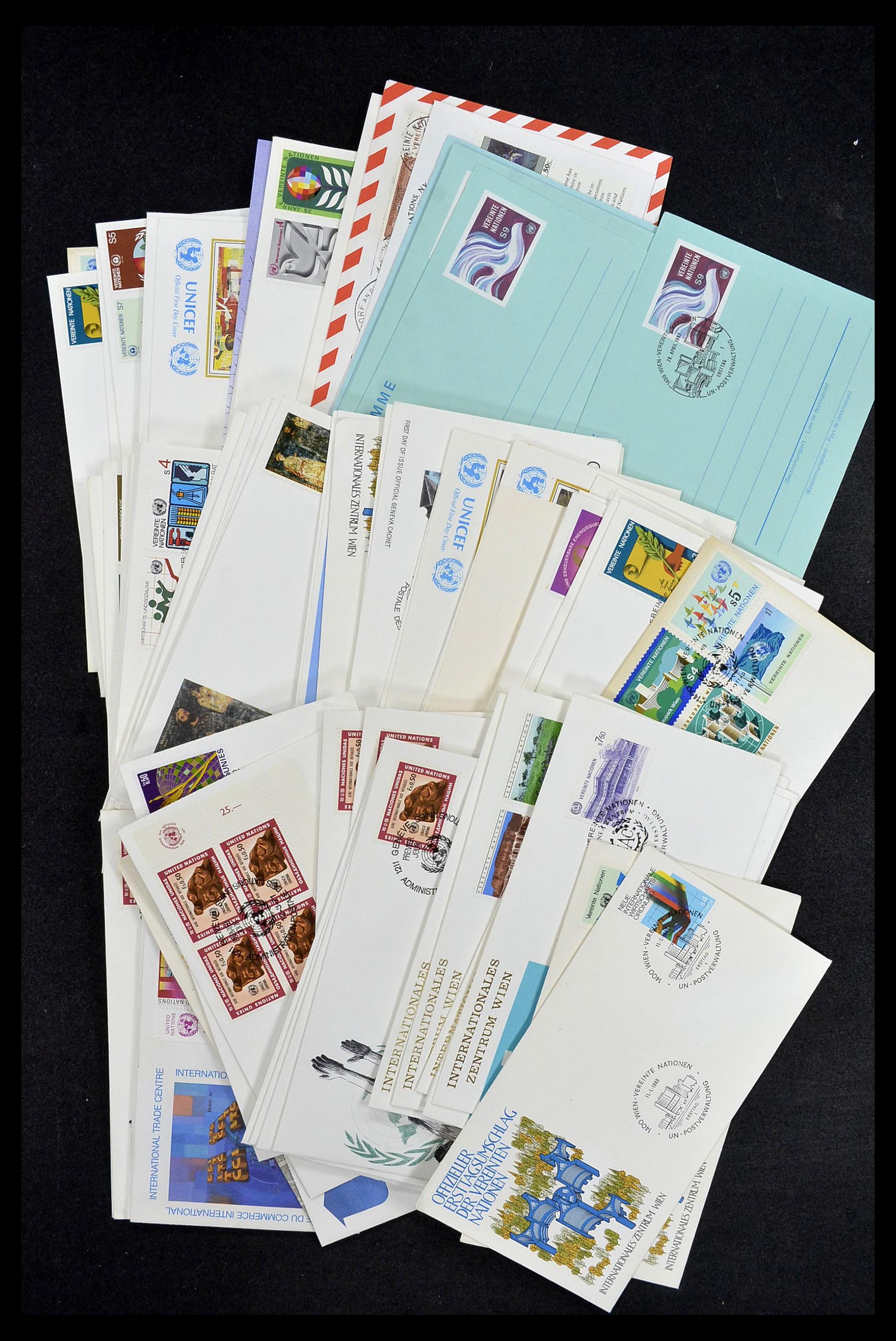 34973 058 - Postzegelverzameling 34973 Verenigde Naties 1951-2000.