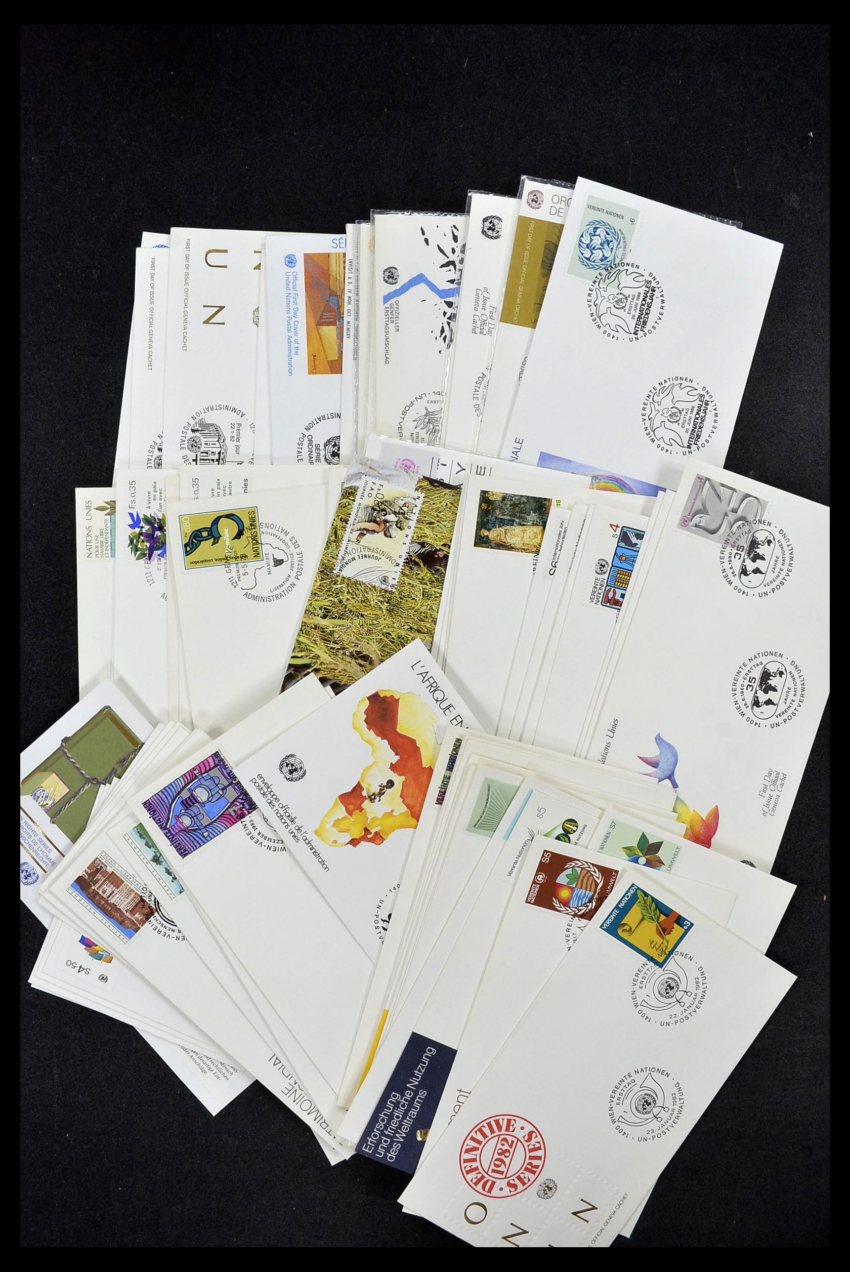 34973 061 - Postzegelverzameling 34973 Verenigde Naties 1951-2000.