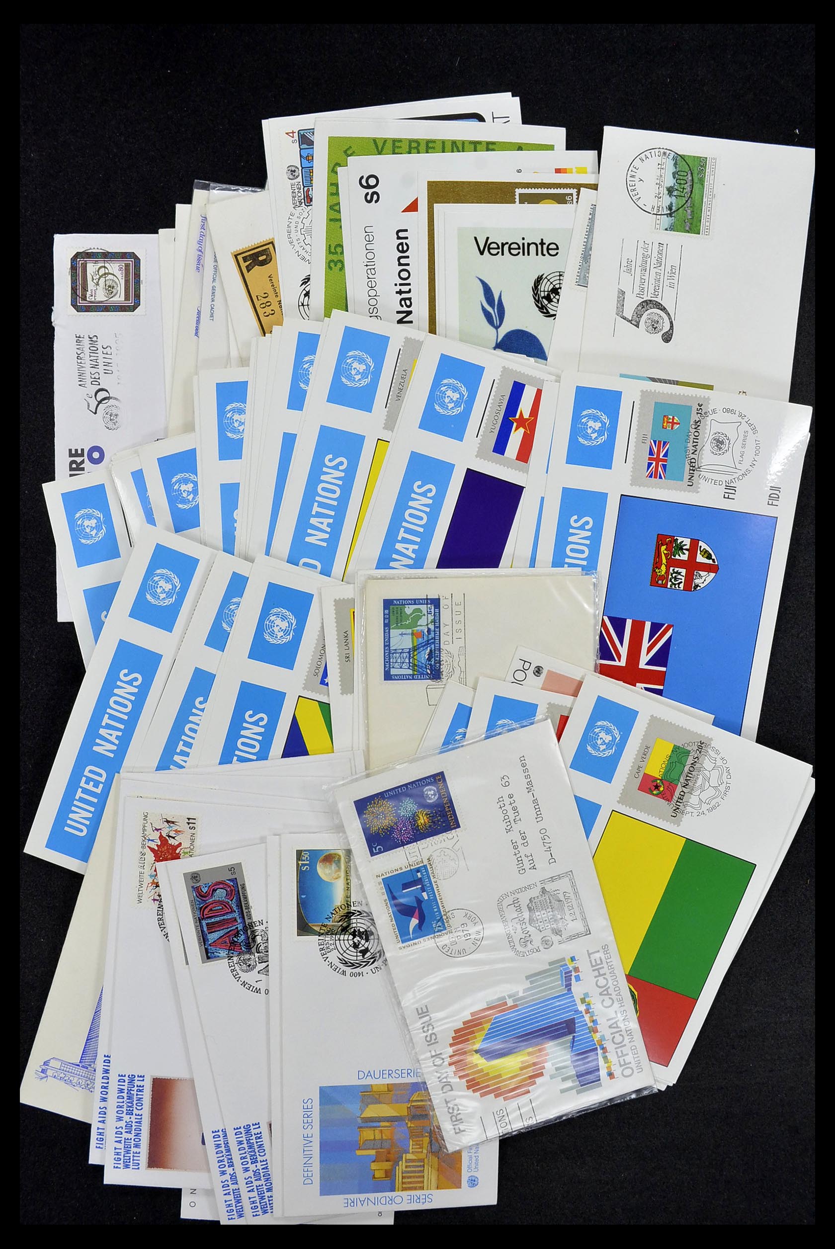 34973 062 - Postzegelverzameling 34973 Verenigde Naties 1951-2000.