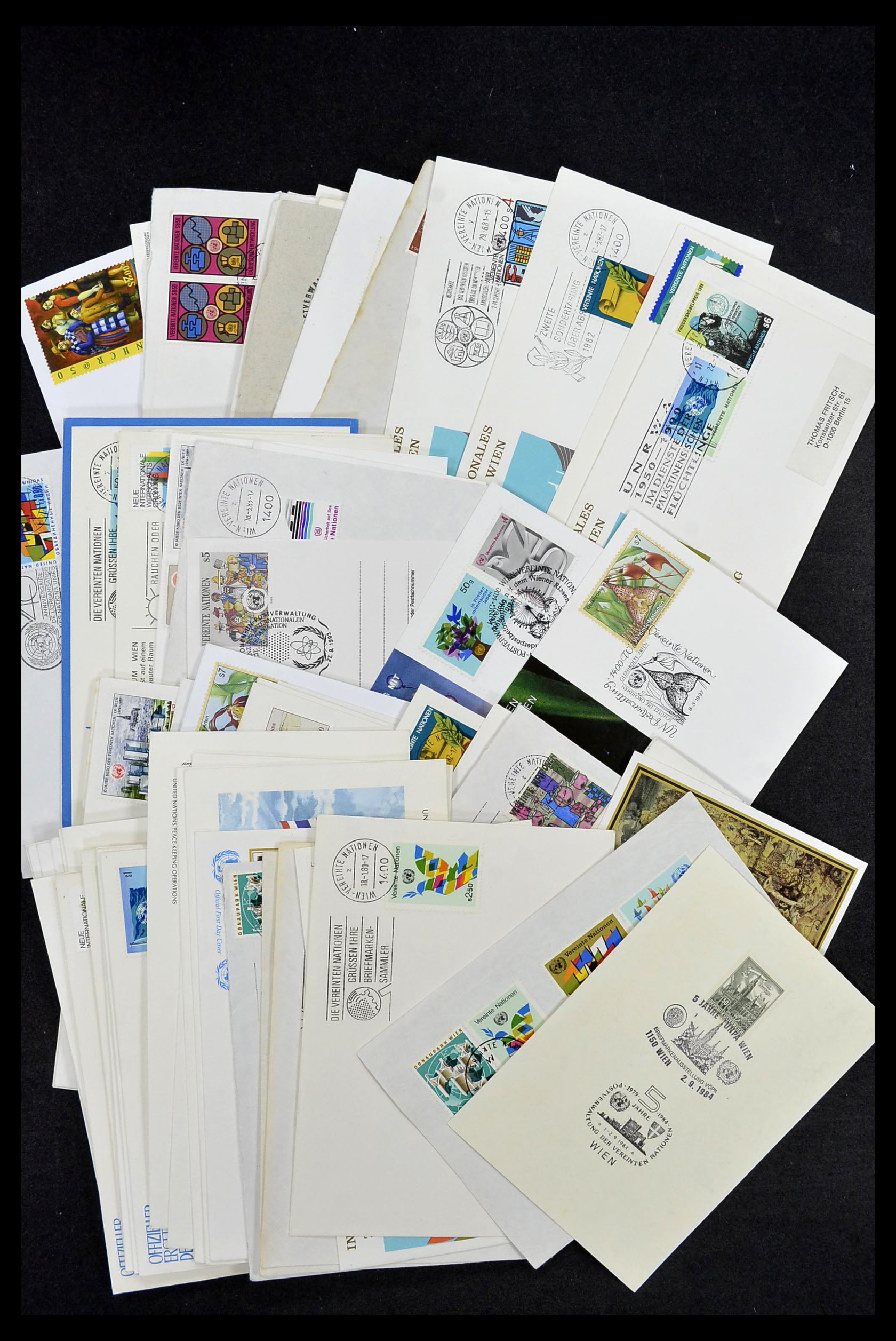 34973 064 - Postzegelverzameling 34973 Verenigde Naties 1951-2000.