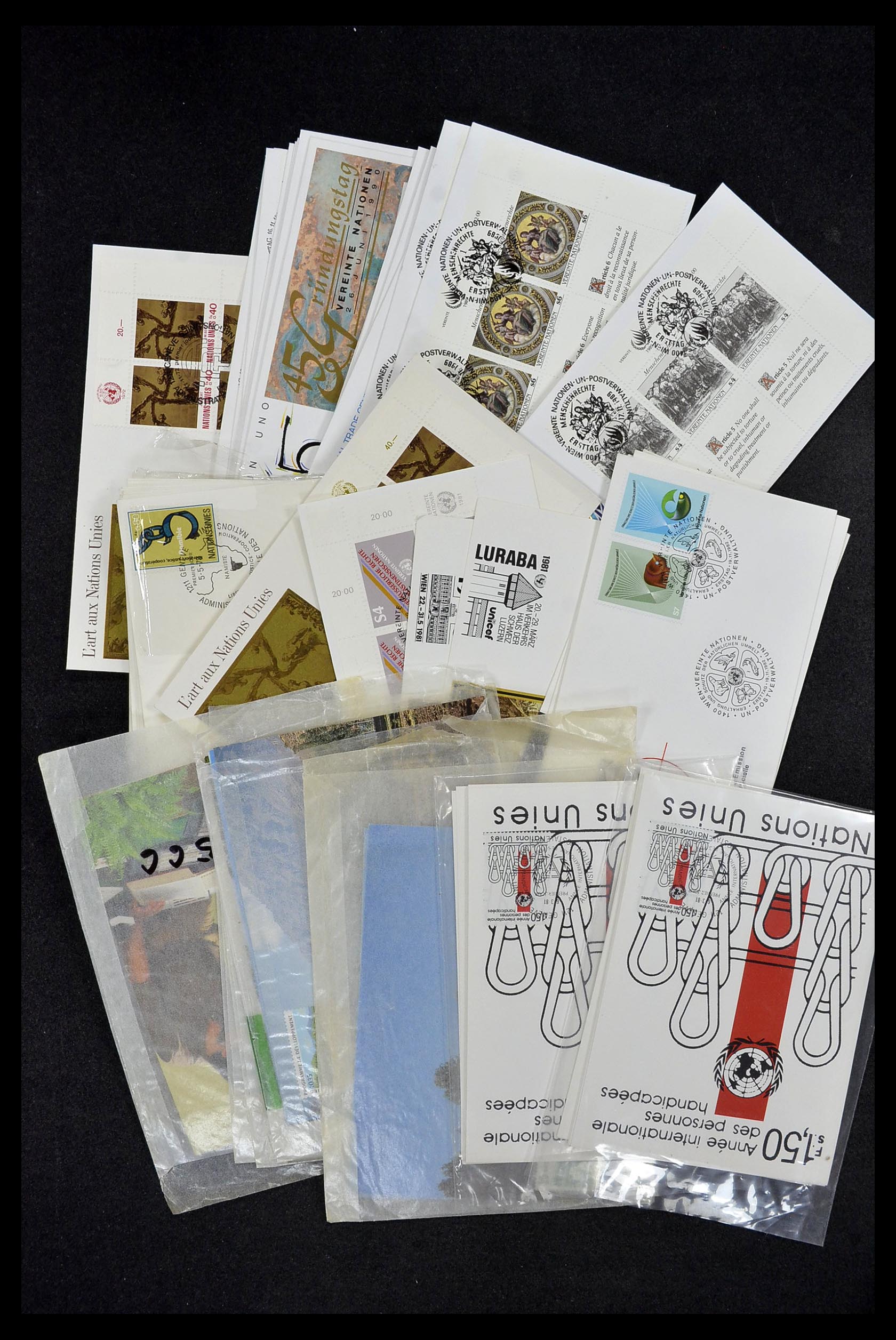 34973 069 - Postzegelverzameling 34973 Verenigde Naties 1951-2000.