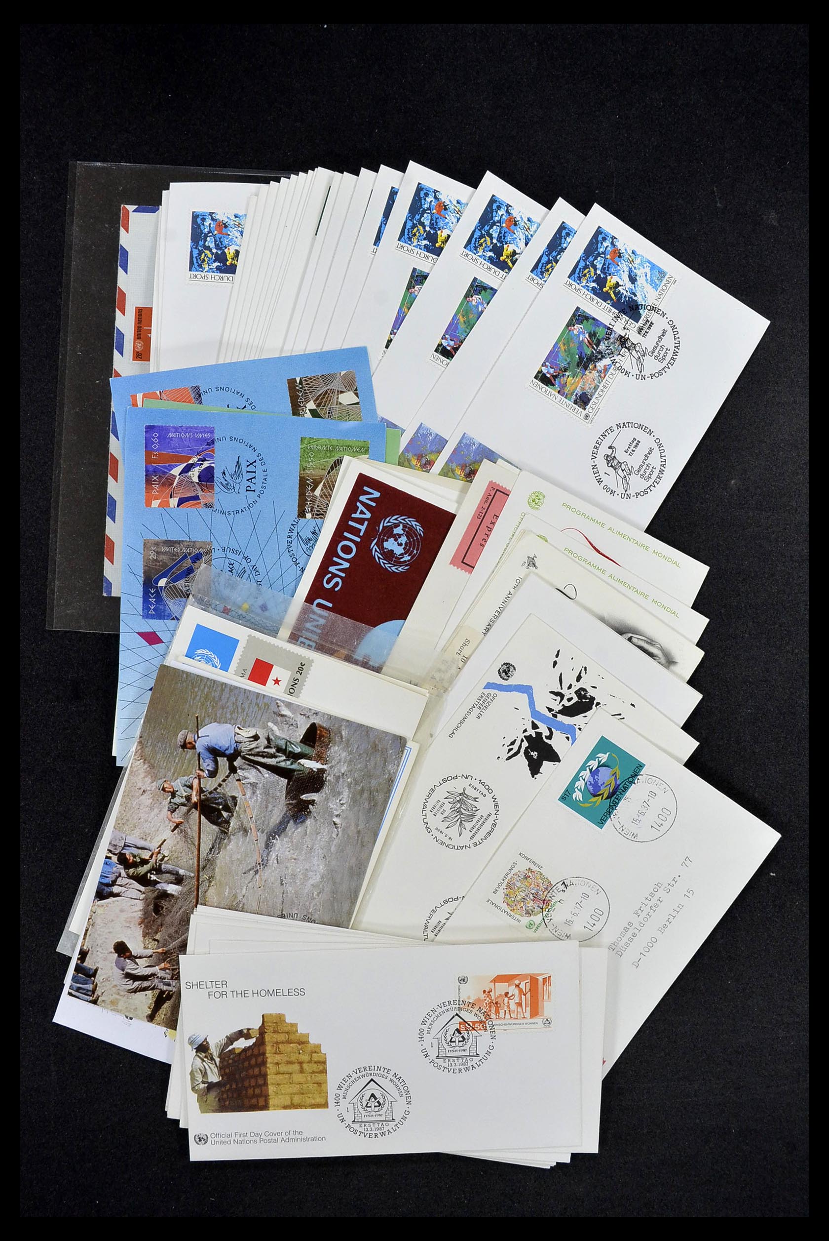 34973 073 - Postzegelverzameling 34973 Verenigde Naties 1951-2000.