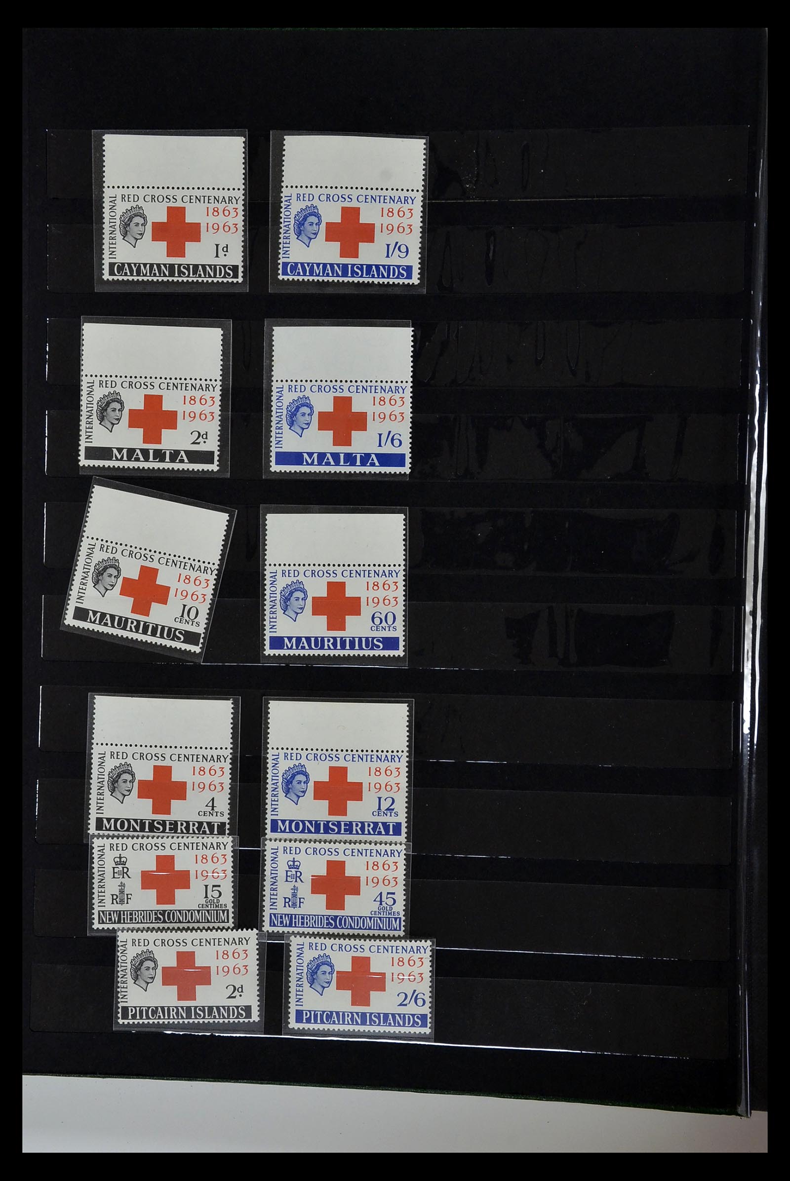 35032 010 - Stamp Collection 35032 Red Cross 1914-1990.