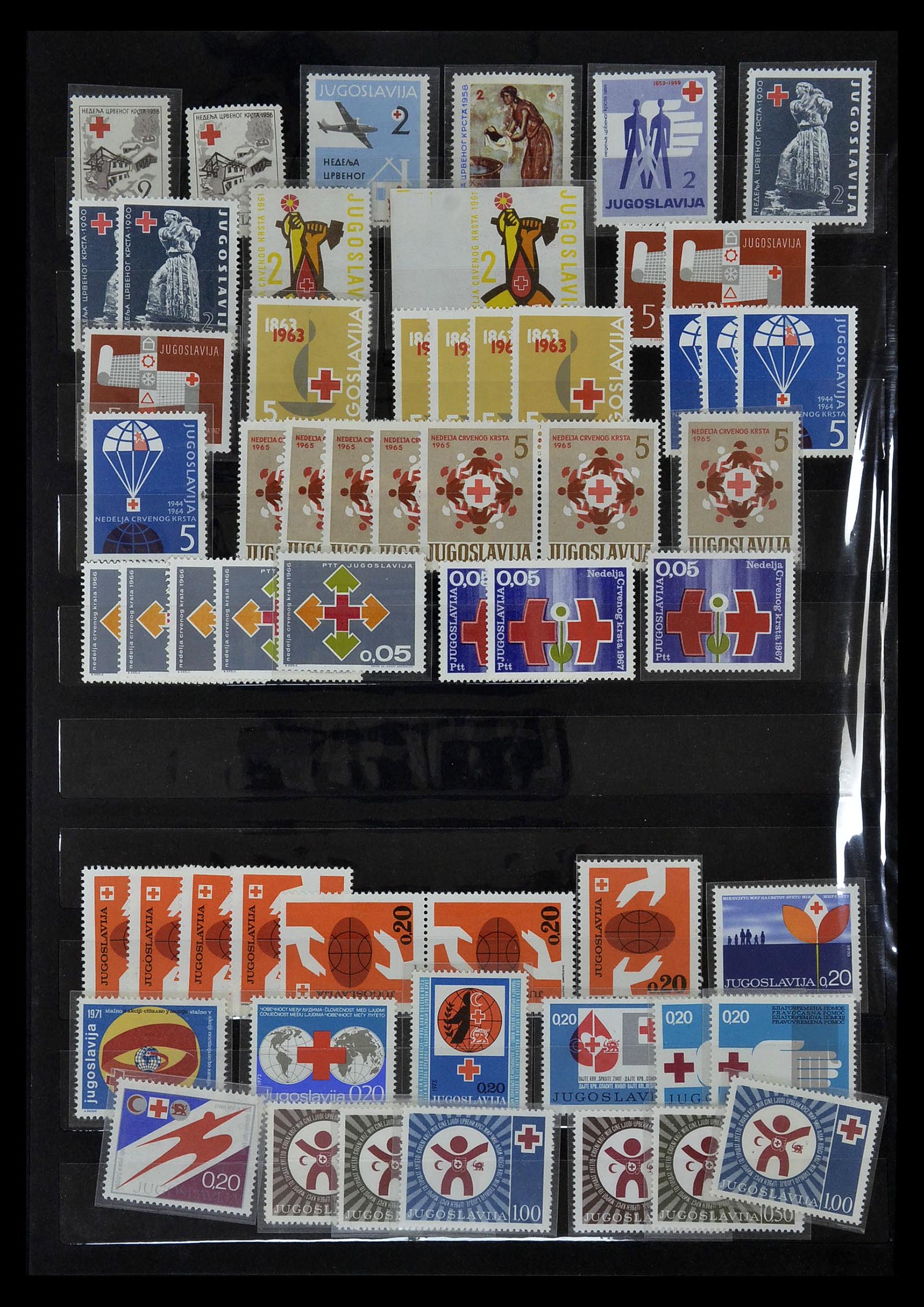 35032 025 - Postzegelverzameling 35032 Rode Kruis 1914-1990.