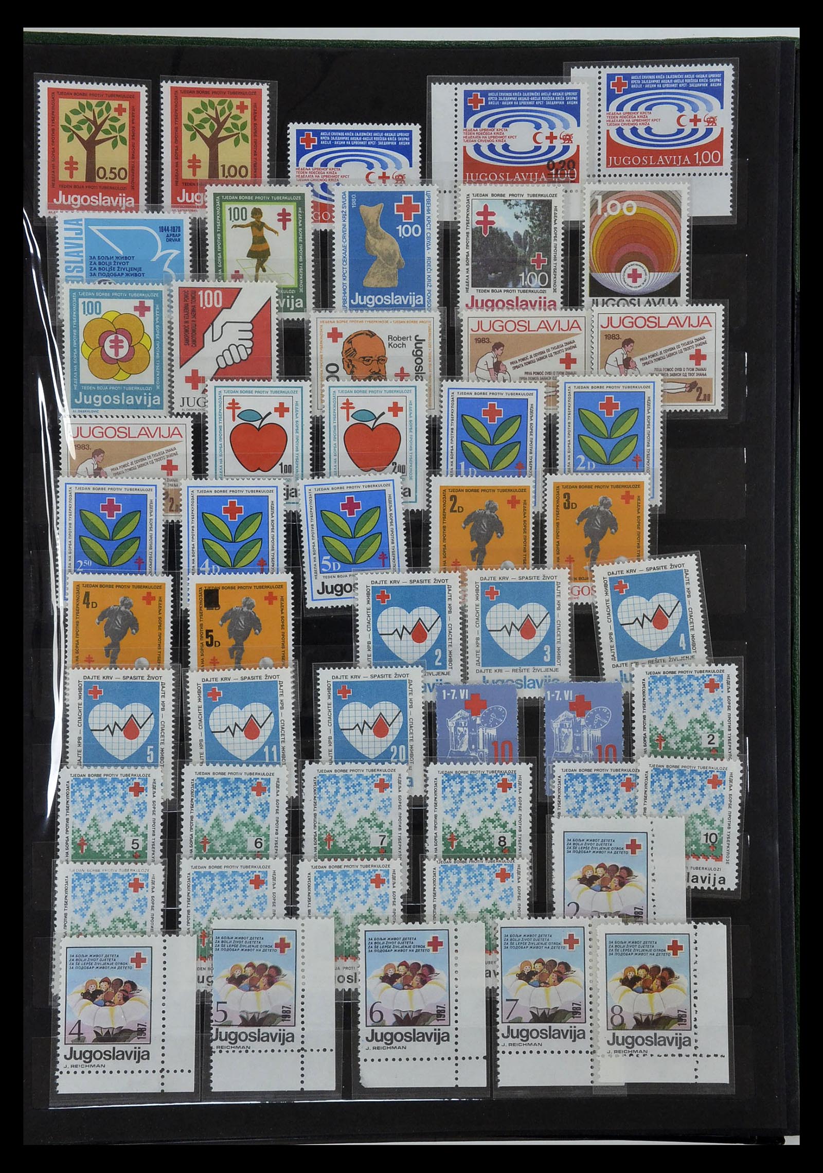 35032 026 - Stamp collection 35032 Red Cross 1914-1990.
