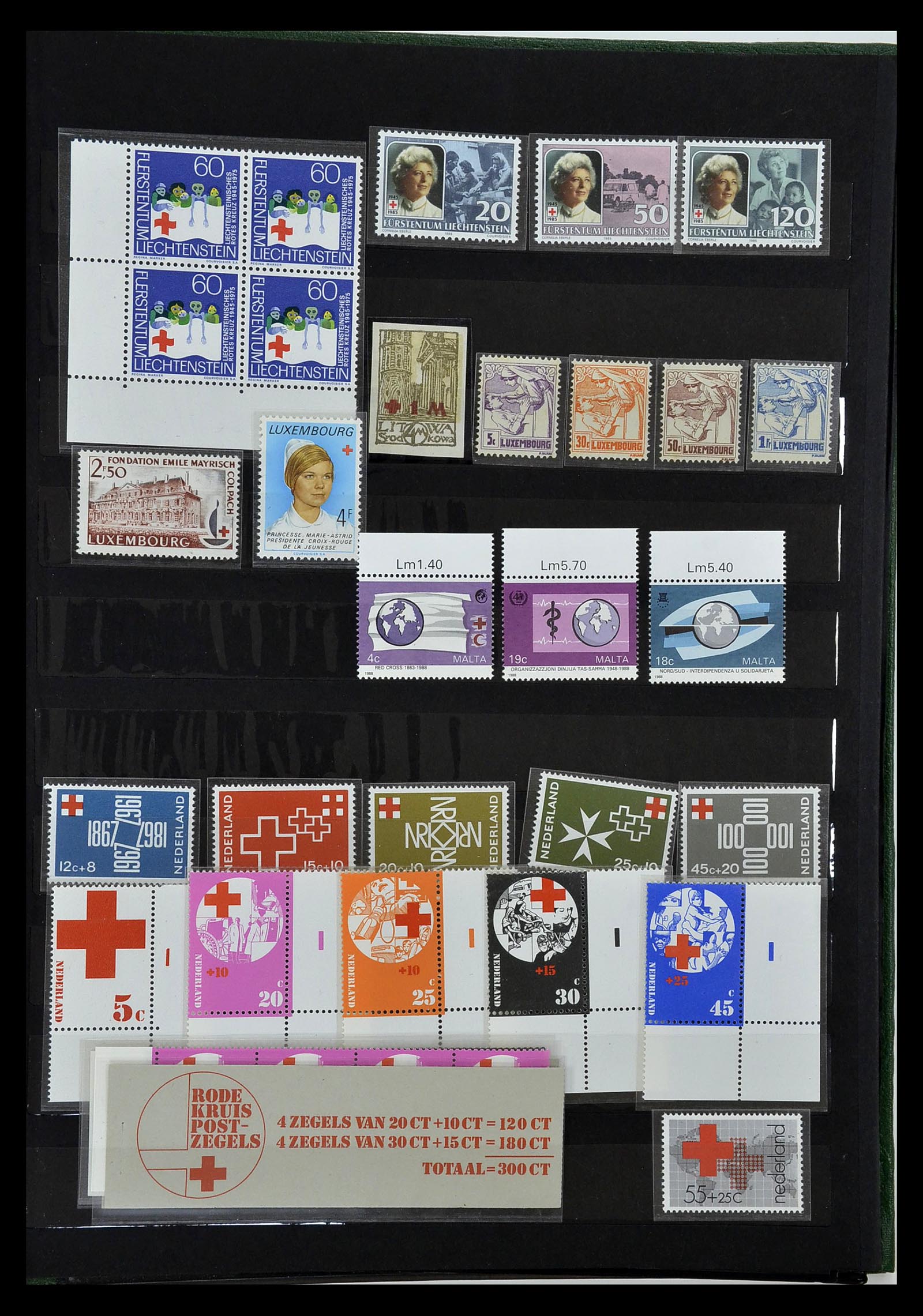 35032 030 - Stamp collection 35032 Red Cross 1914-1990.