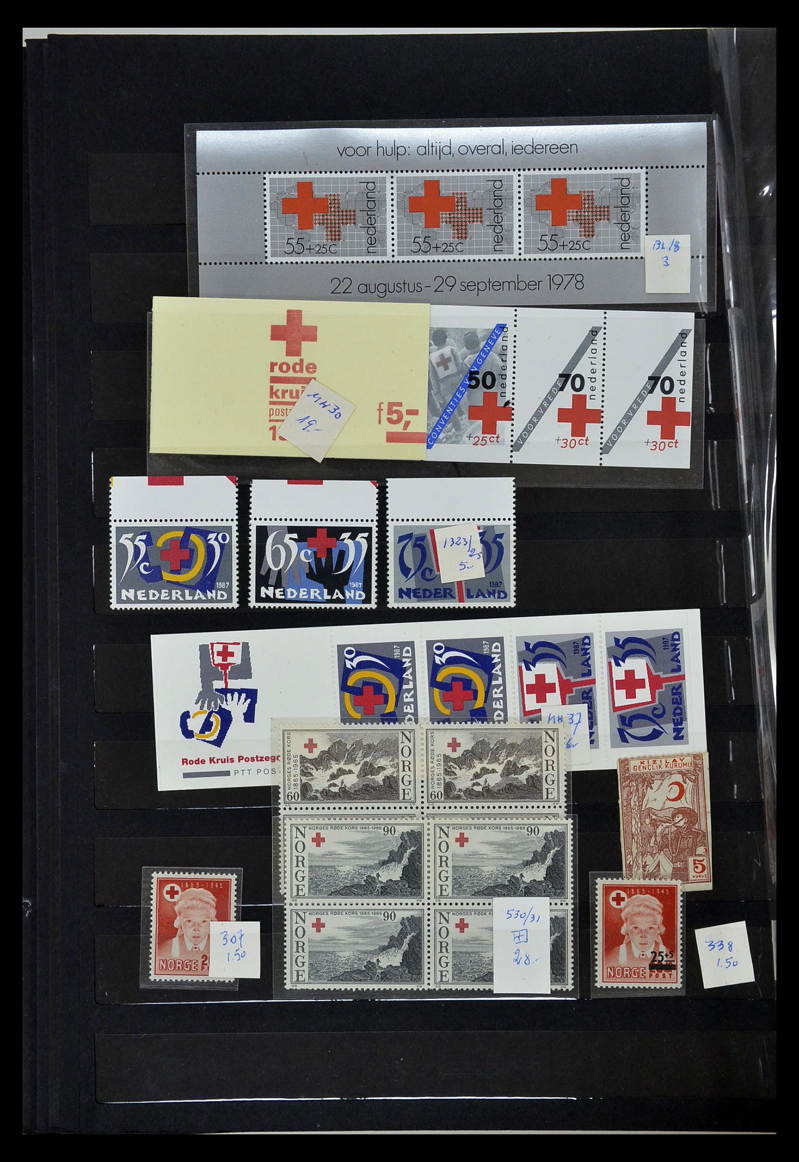 35032 031 - Postzegelverzameling 35032 Rode Kruis 1914-1990.