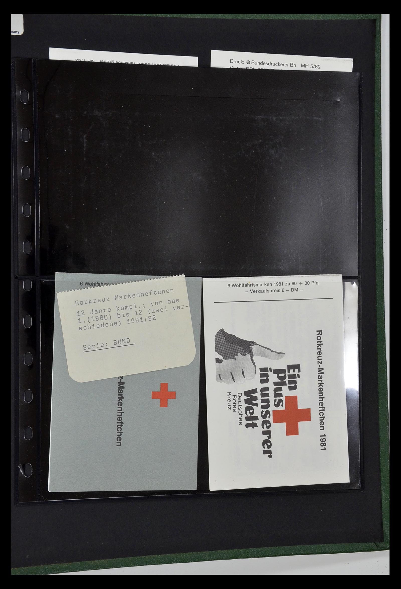 35032 040 - Stamp collection 35032 Red Cross 1914-1990.