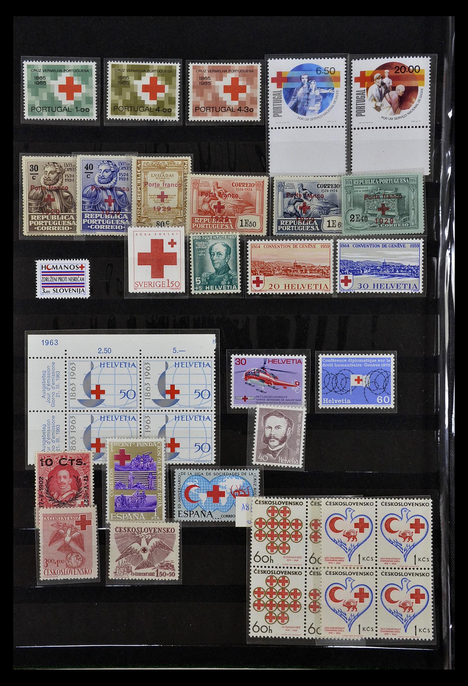 35032 043 - Stamp collection 35032 Red Cross 1914-1990.
