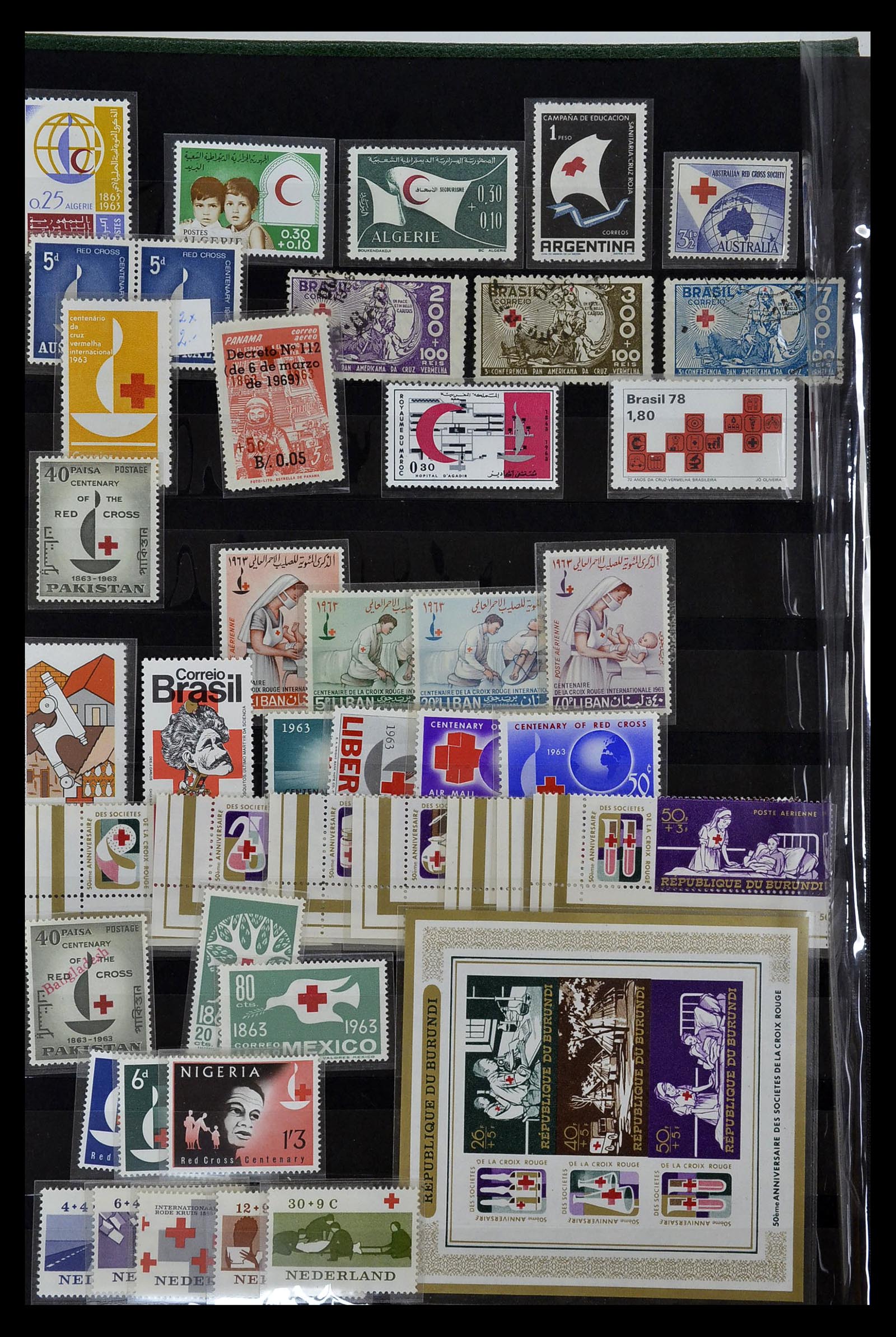 35032 049 - Postzegelverzameling 35032 Rode Kruis 1914-1990.