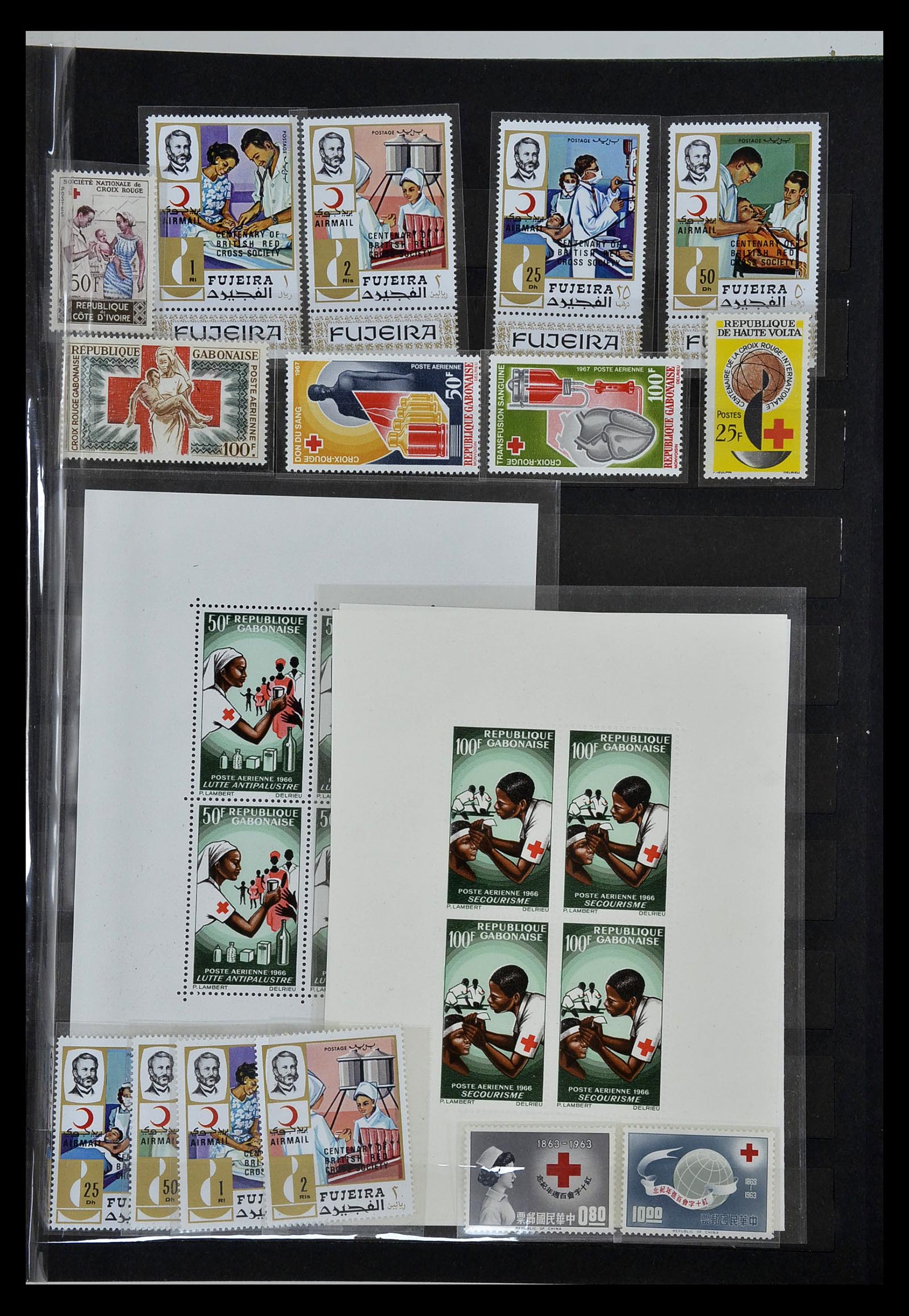35032 052 - Postzegelverzameling 35032 Rode Kruis 1914-1990.