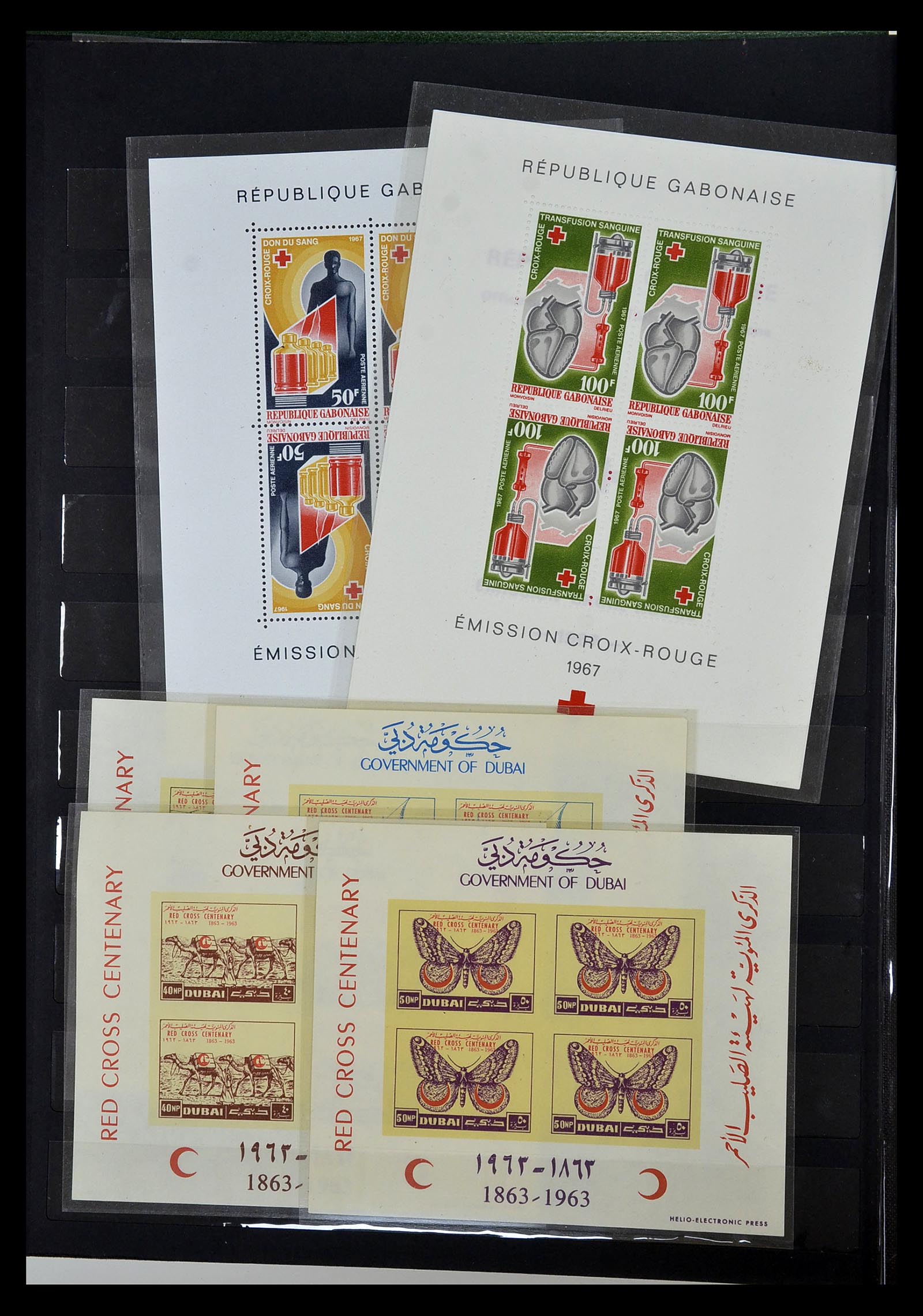35032 053 - Stamp collection 35032 Red Cross 1914-1990.
