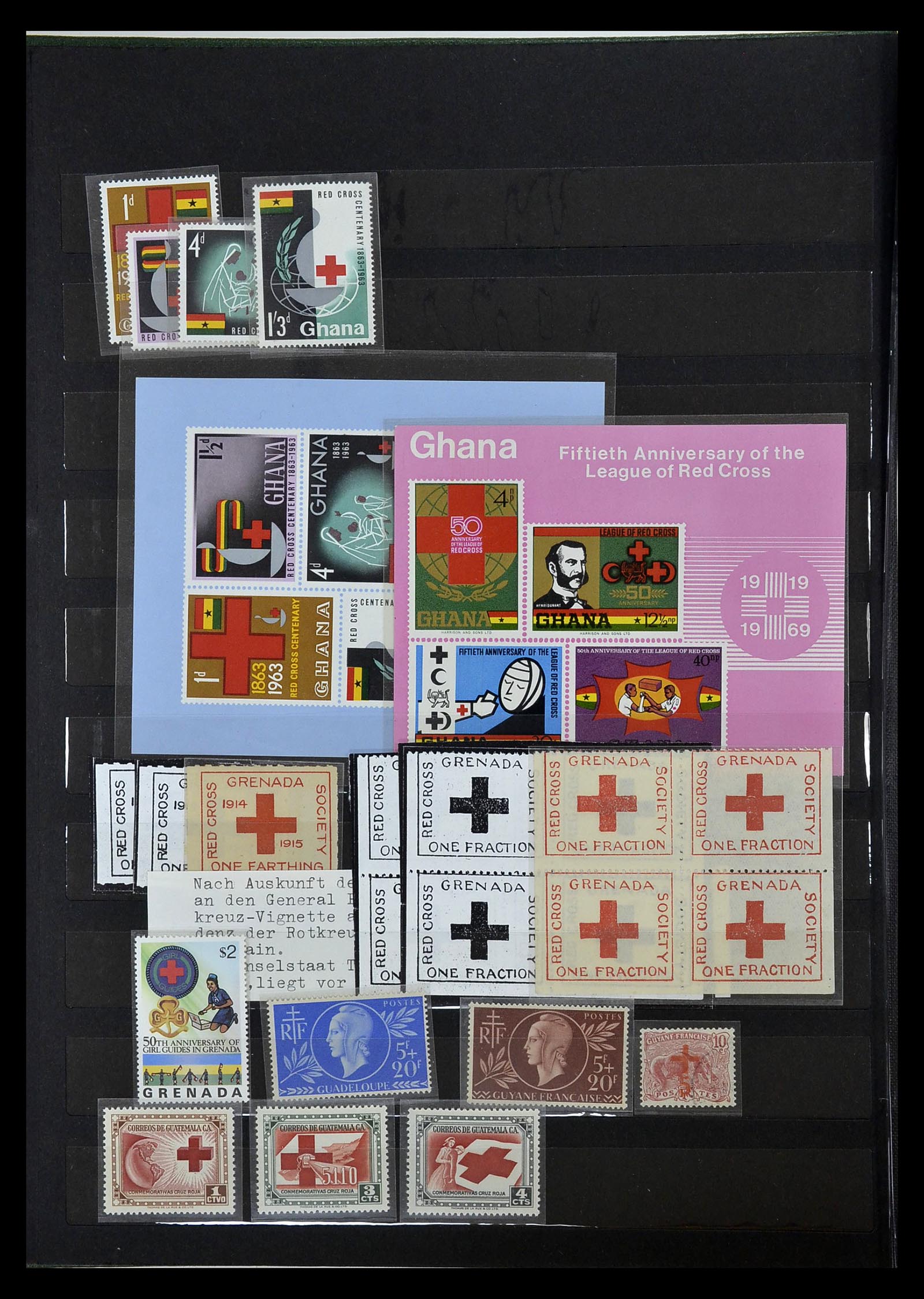35032 055 - Stamp collection 35032 Red Cross 1914-1990.