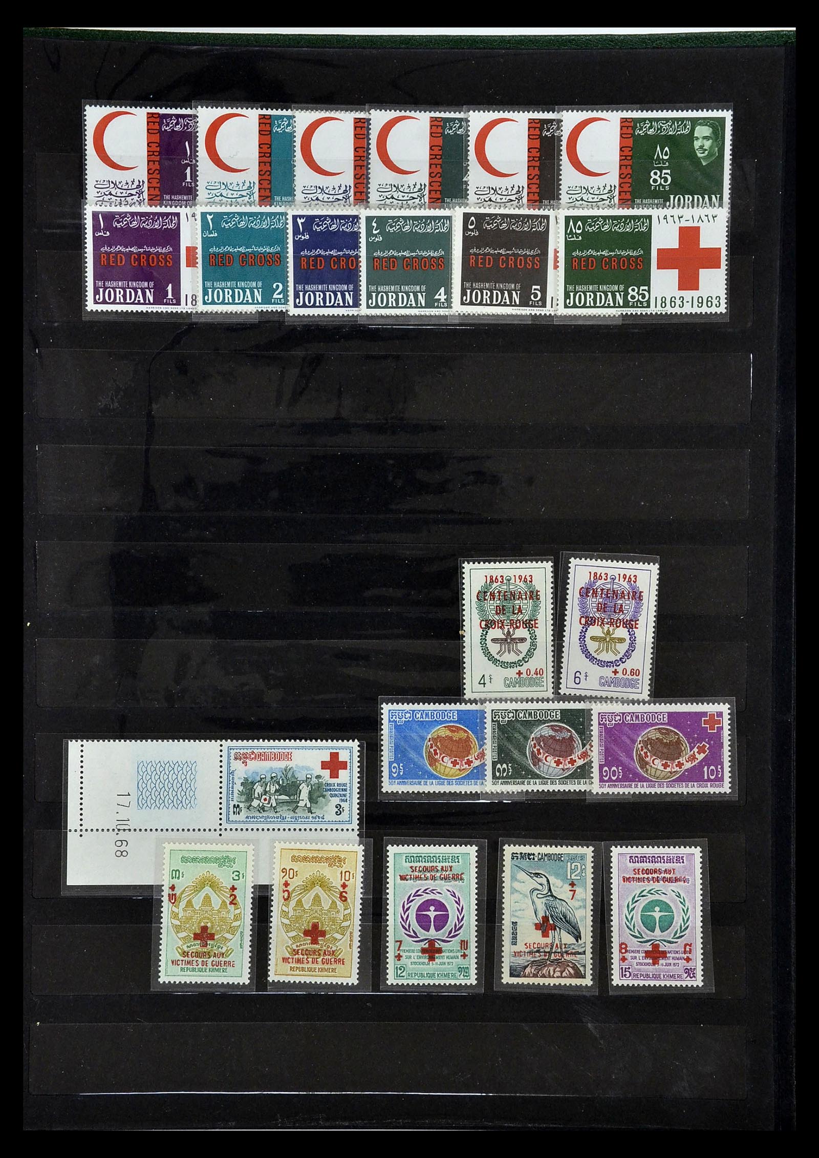 35032 060 - Stamp collection 35032 Red Cross 1914-1990.
