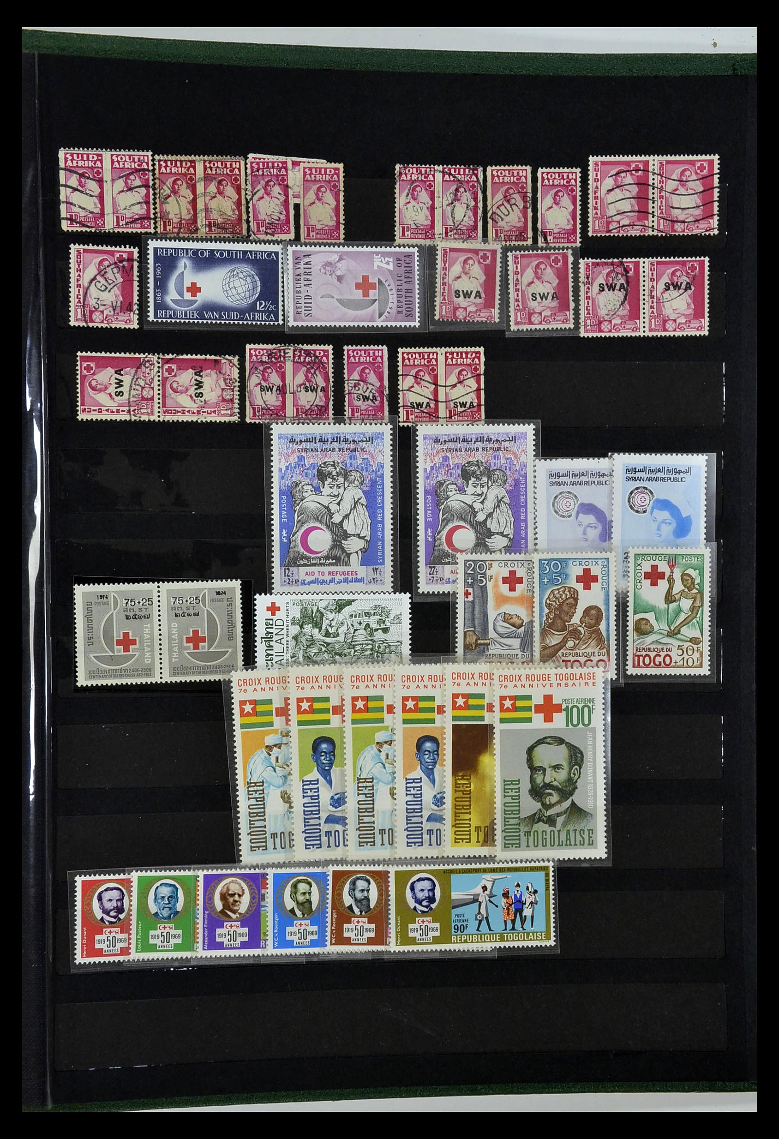 35032 071 - Stamp collection 35032 Red Cross 1914-1990.