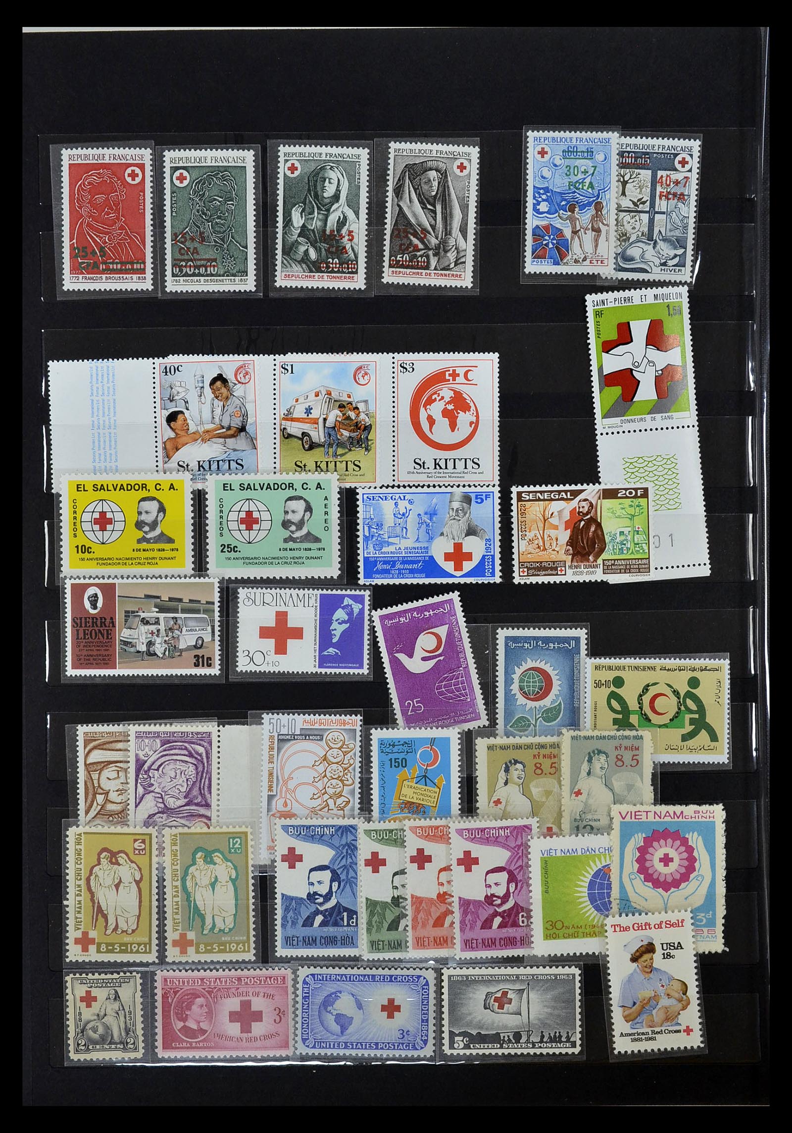 35032 072 - Stamp collection 35032 Red Cross 1914-1990.