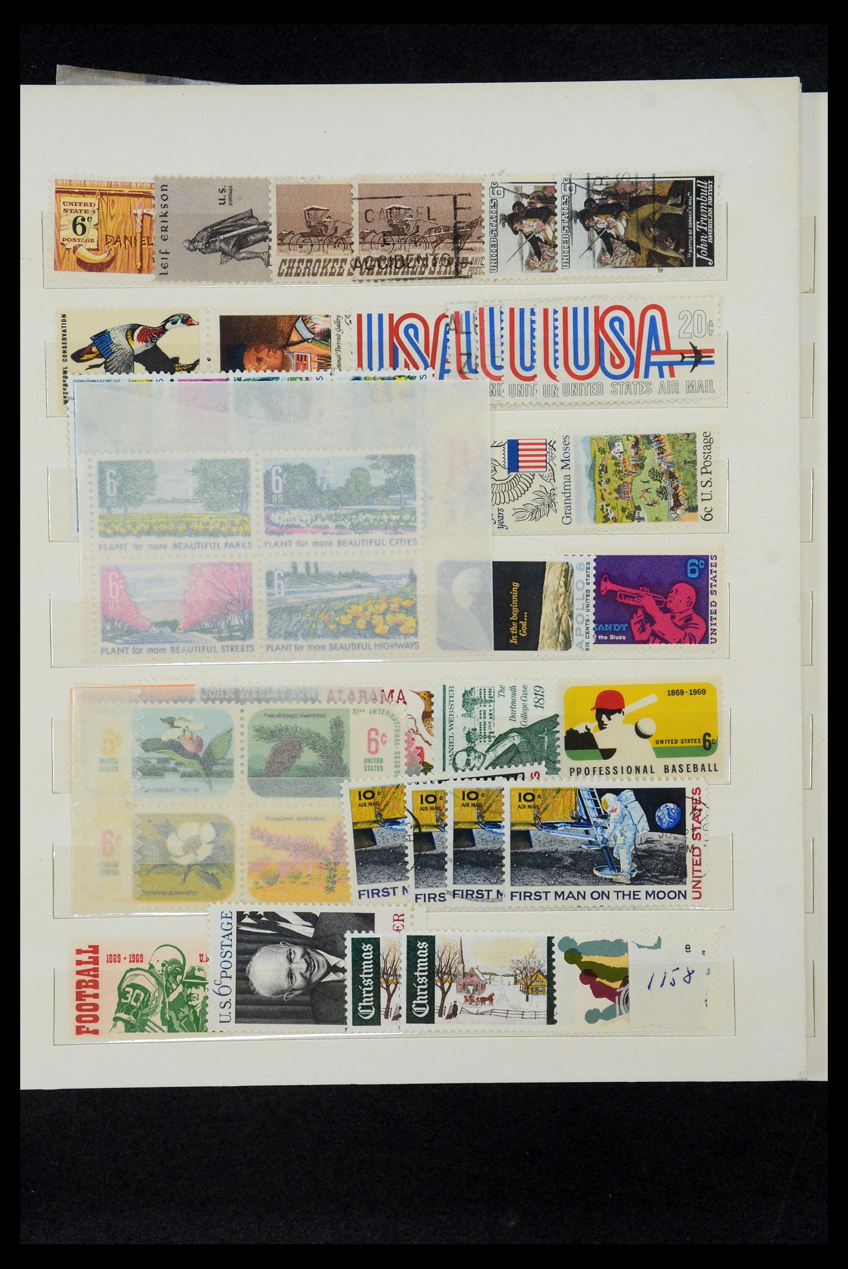 35137 028 - Stamp Collection 35137 USA 1960-1996.