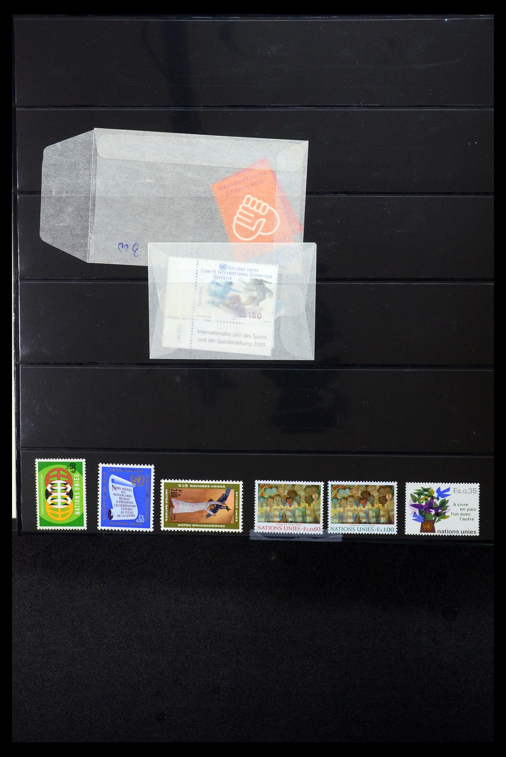 35221 075 - Postzegelverzameling 35221 Verenigde Naties Genève 1969-2010.