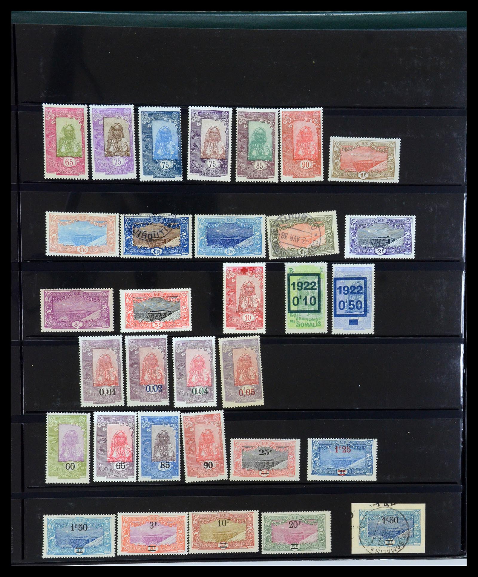 35234 005 - Postzegelverzameling 35234 Frans Somalië 1893-1952.