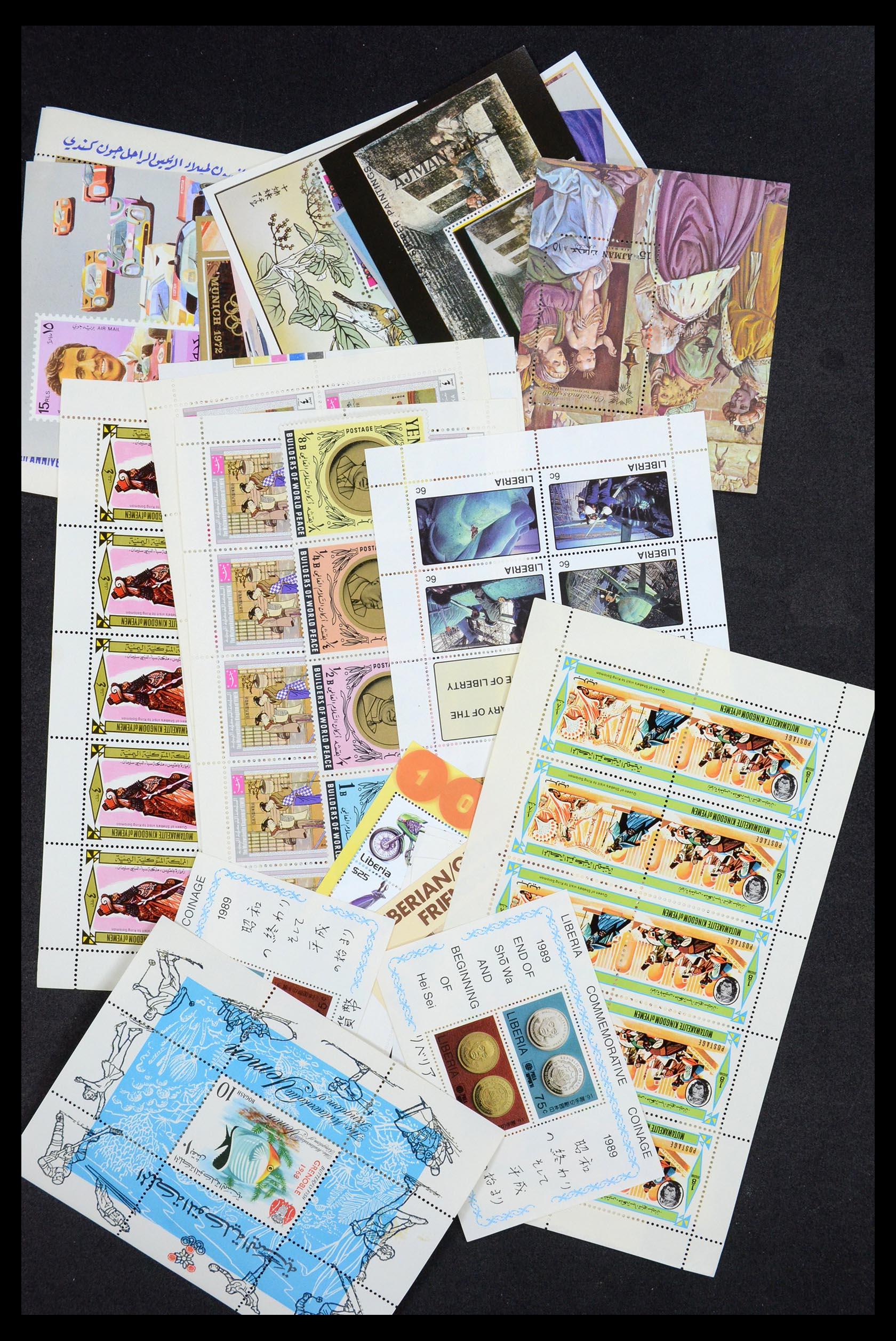 35472 002 - Stamp Collection 35472 World souvenir sheets MNH.