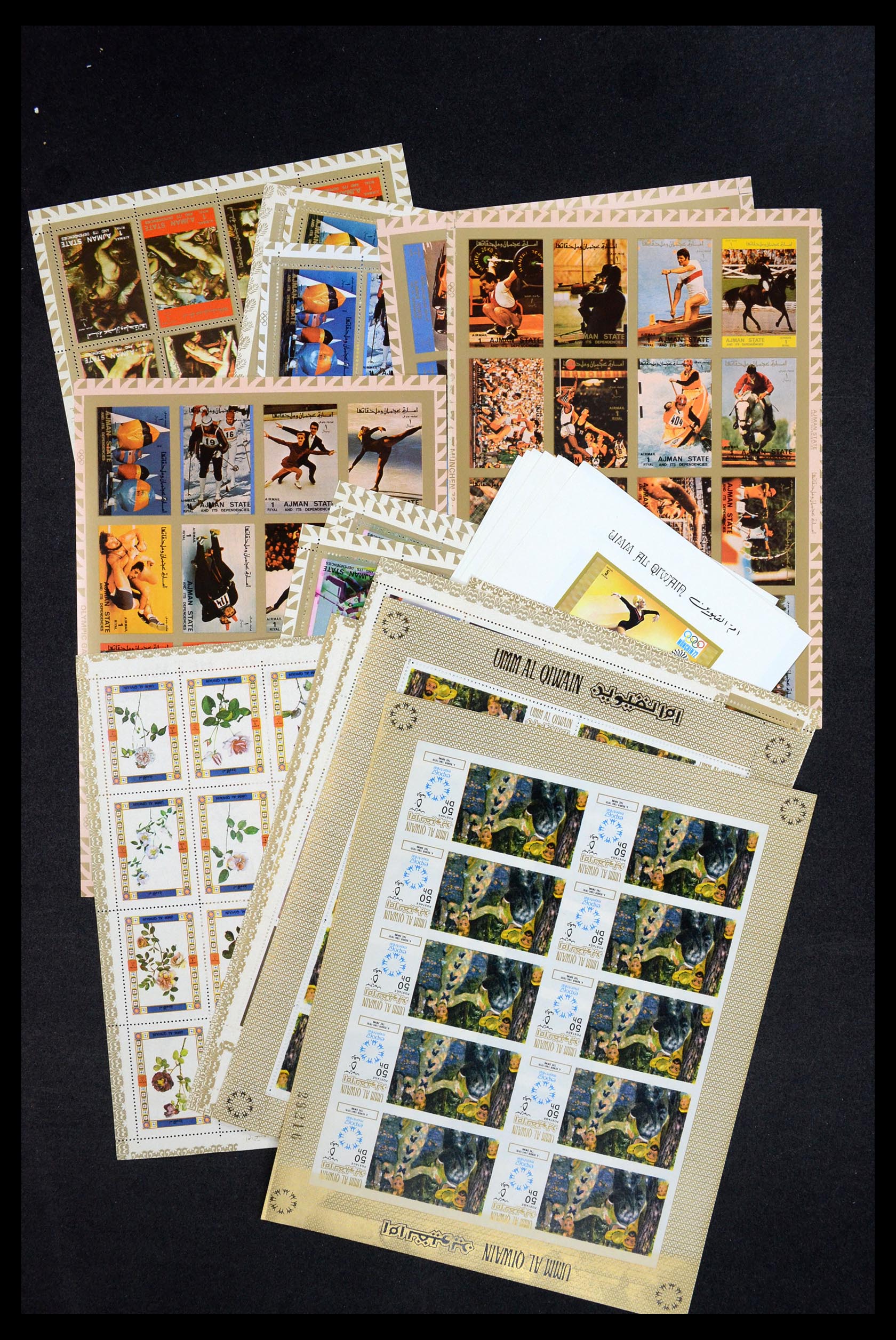 35472 003 - Stamp Collection 35472 World souvenir sheets MNH.