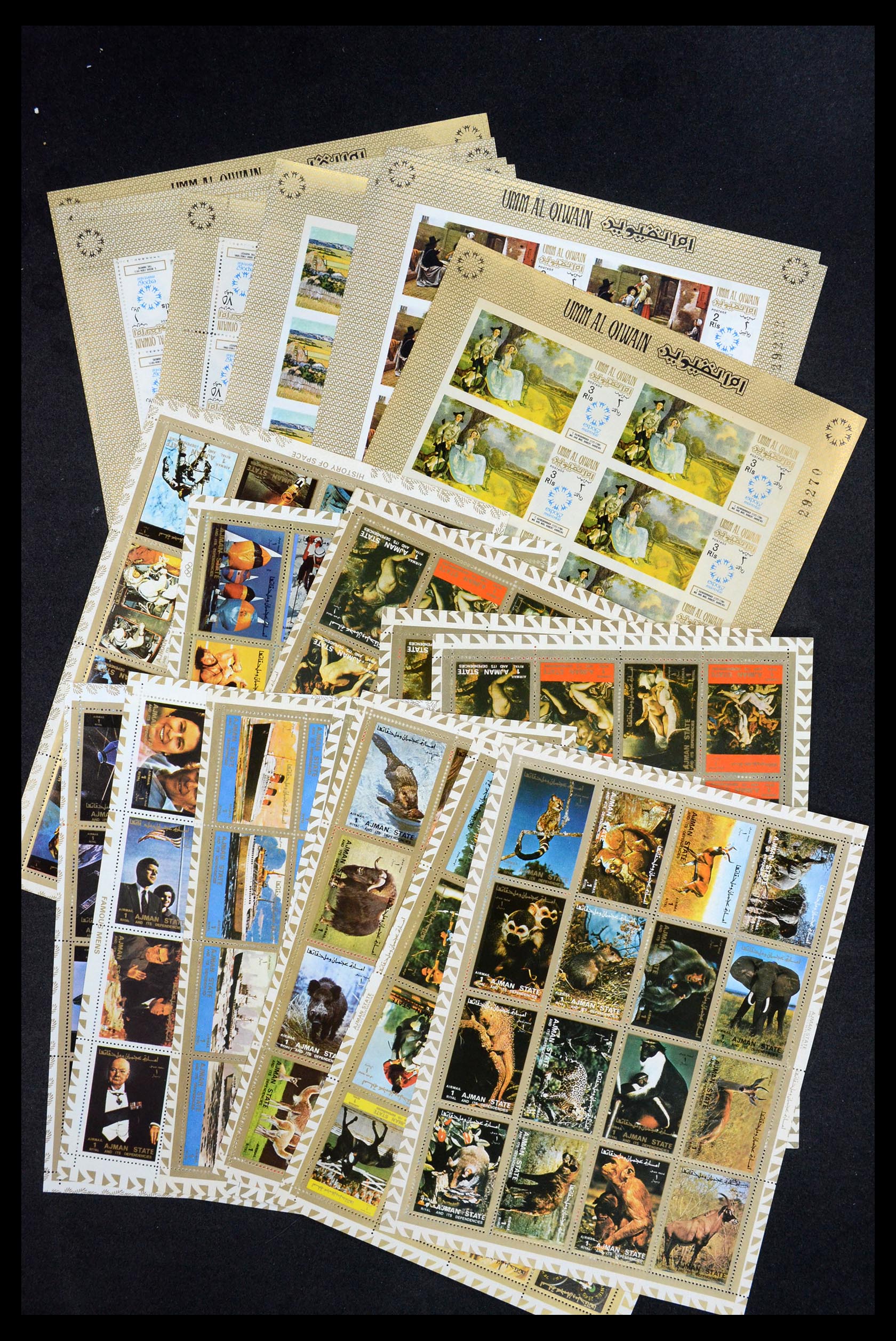 35472 004 - Stamp Collection 35472 World souvenir sheets MNH.