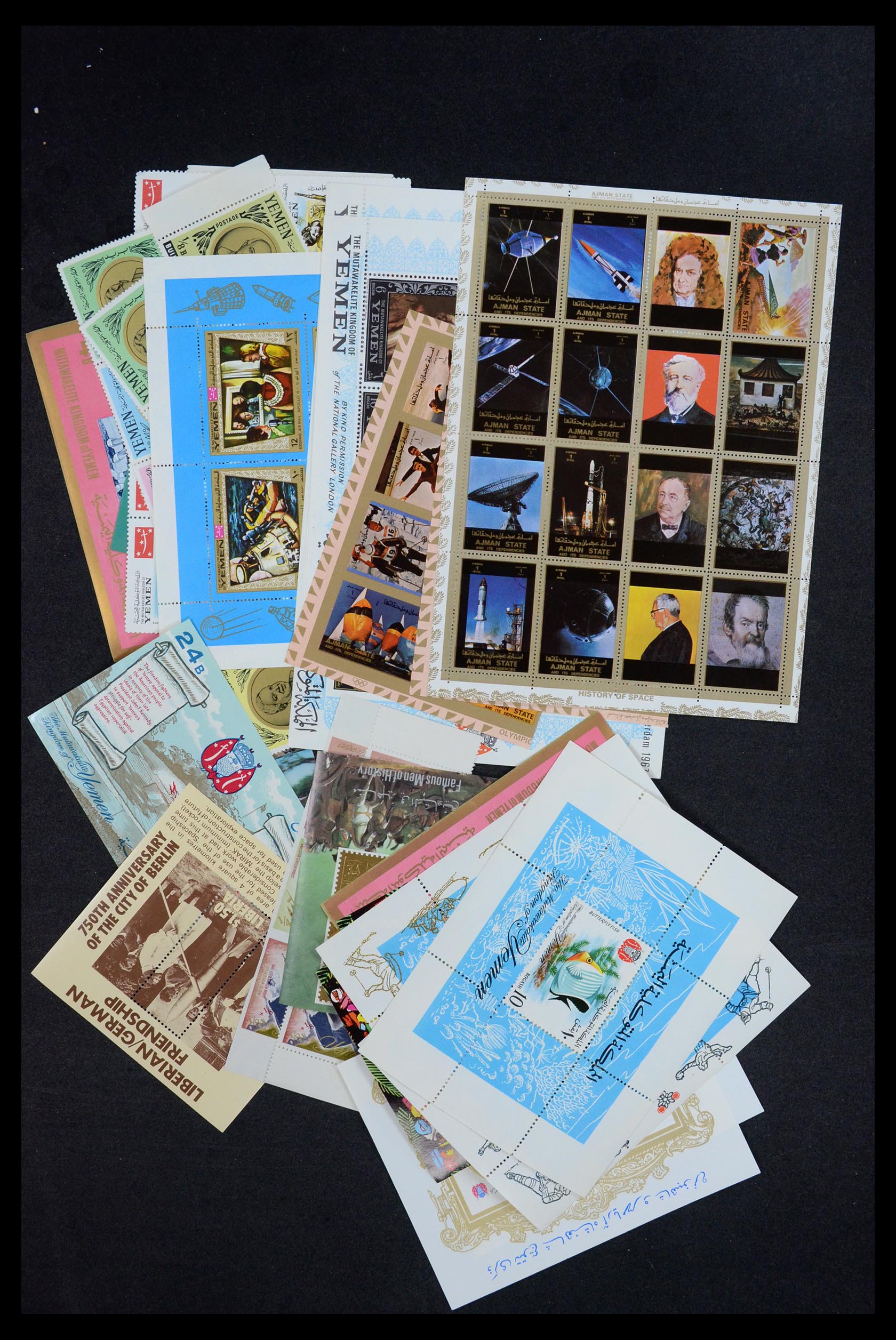 35472 005 - Stamp Collection 35472 World souvenir sheets MNH.