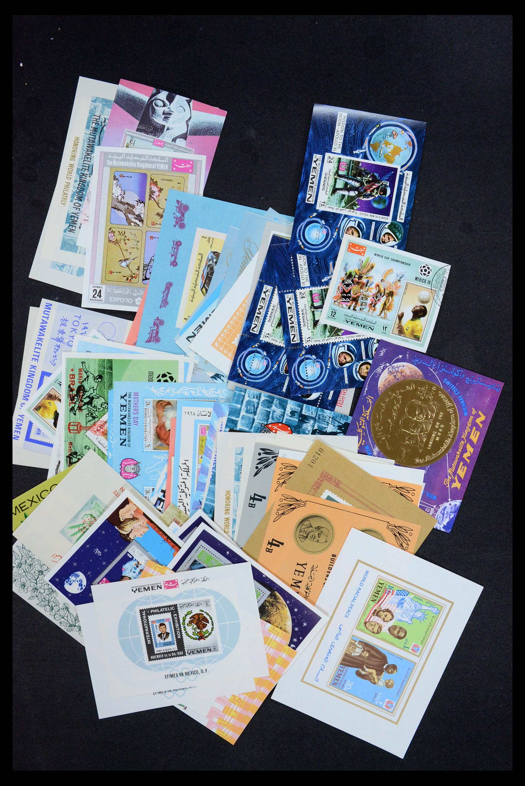 35472 006 - Stamp Collection 35472 World souvenir sheets MNH.