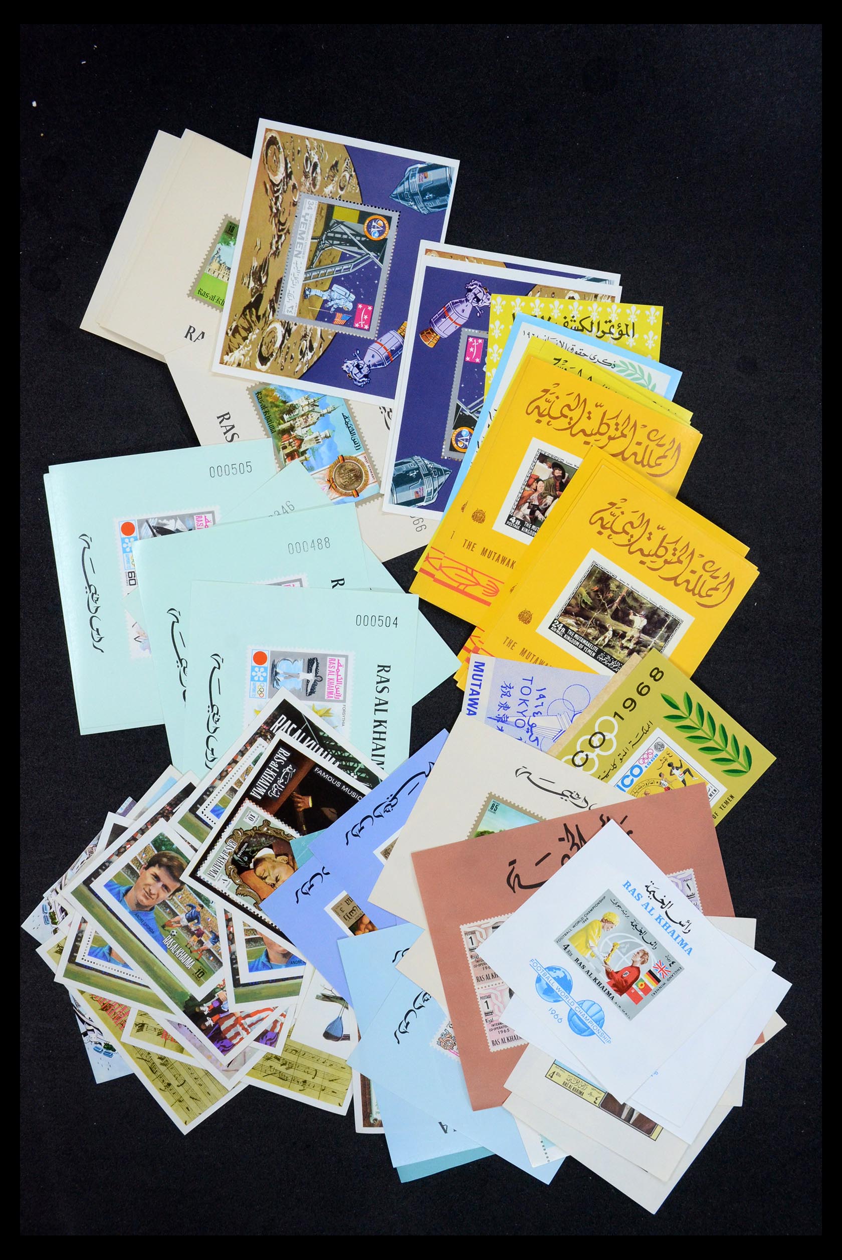 35472 007 - Stamp Collection 35472 World souvenir sheets MNH.