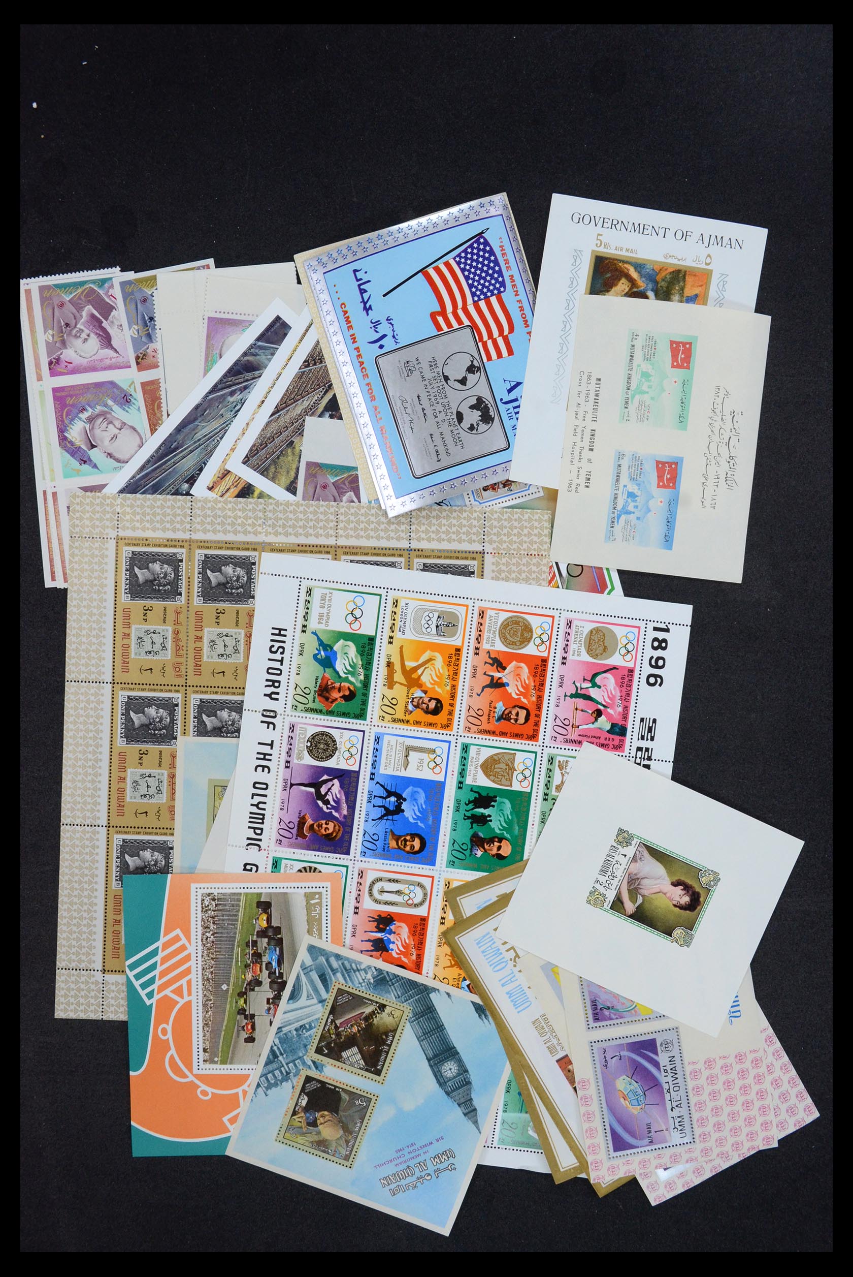 35472 009 - Stamp Collection 35472 World souvenir sheets MNH.