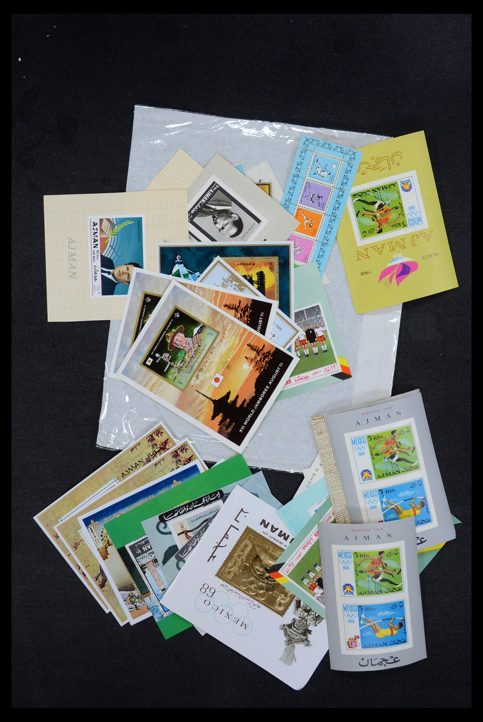 35472 012 - Stamp Collection 35472 World souvenir sheets MNH.