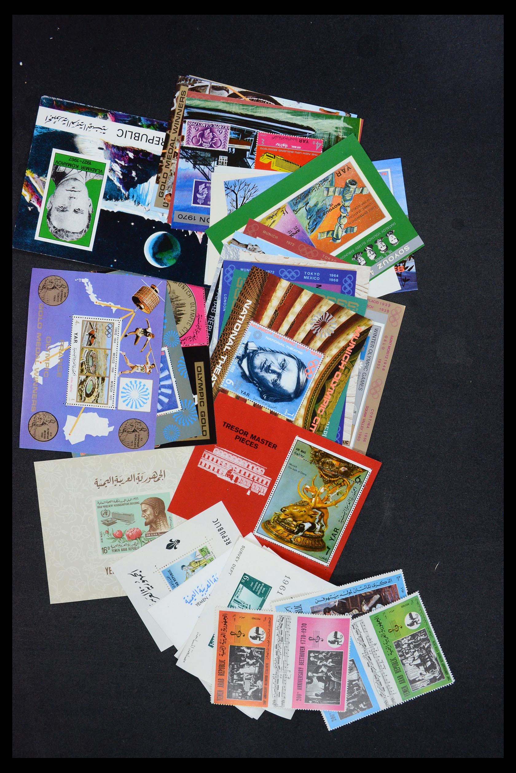 35472 014 - Stamp Collection 35472 World souvenir sheets MNH.