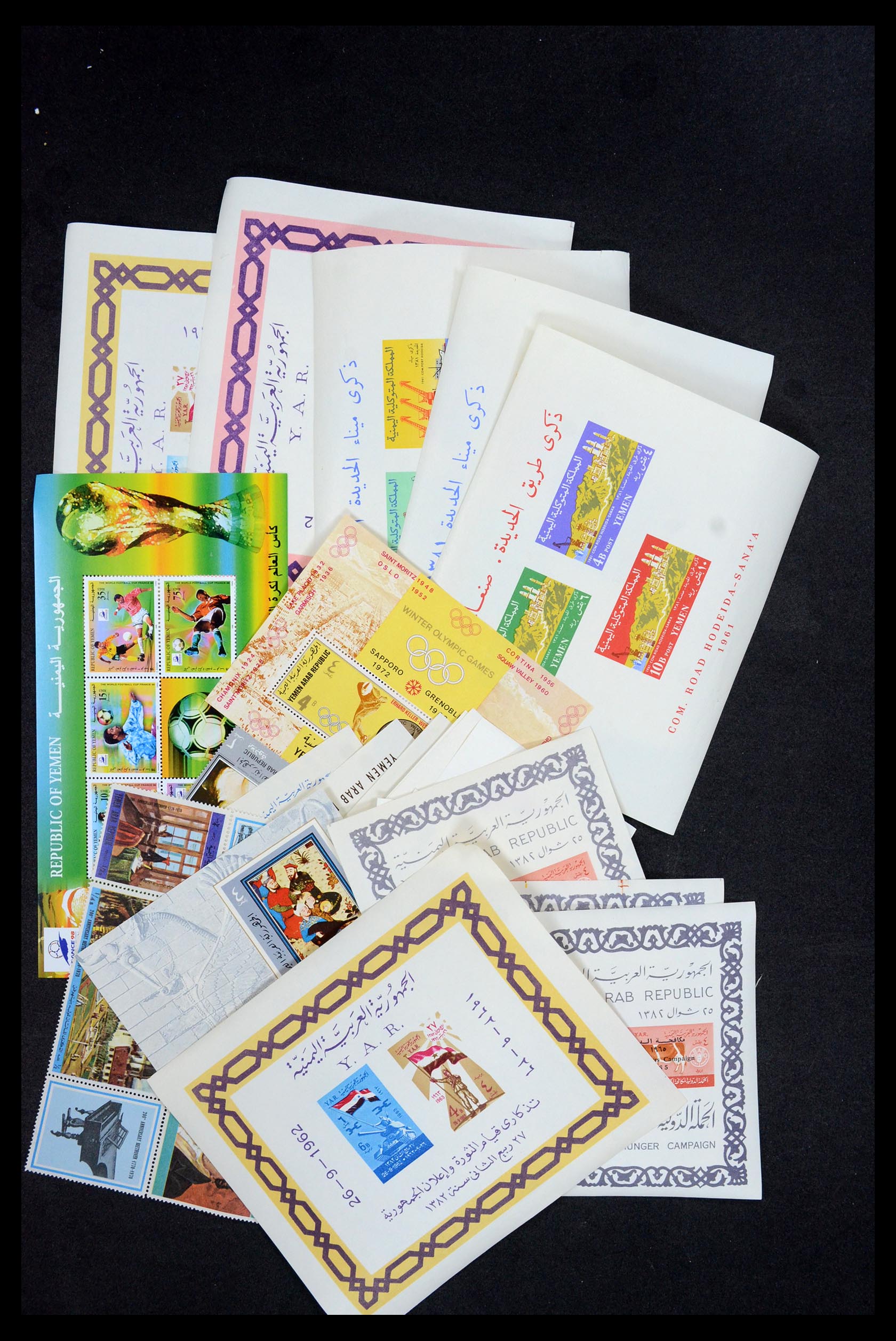 35472 015 - Stamp Collection 35472 World souvenir sheets MNH.