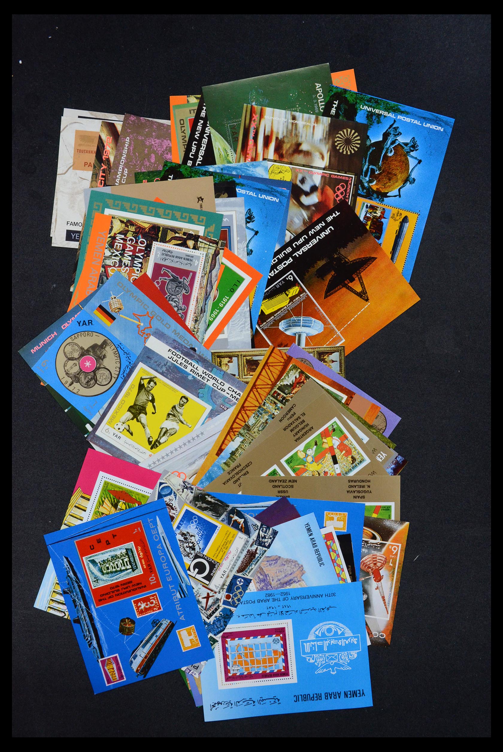 35472 019 - Stamp Collection 35472 World souvenir sheets MNH.
