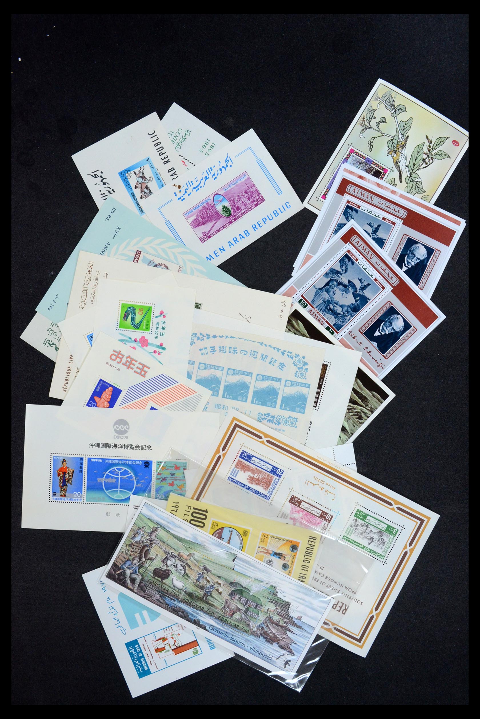 35472 020 - Stamp Collection 35472 World souvenir sheets MNH.