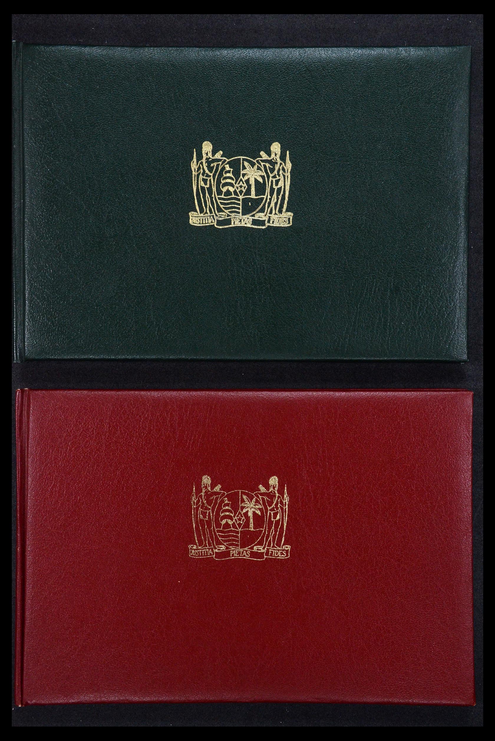 35541 001 - Postzegelverzameling 35541 Suriname 1975.