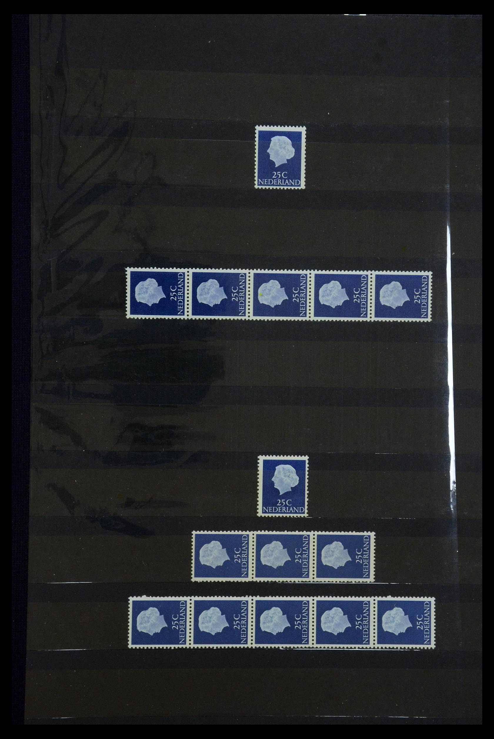 35543 021 - Postzegelverzameling 35543 Nederland rolzegels 1965-1972.