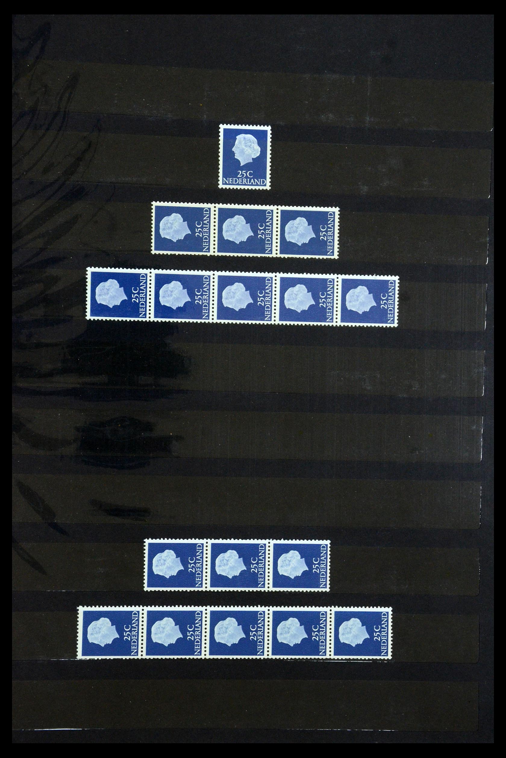 35543 023 - Postzegelverzameling 35543 Nederland rolzegels 1965-1972.
