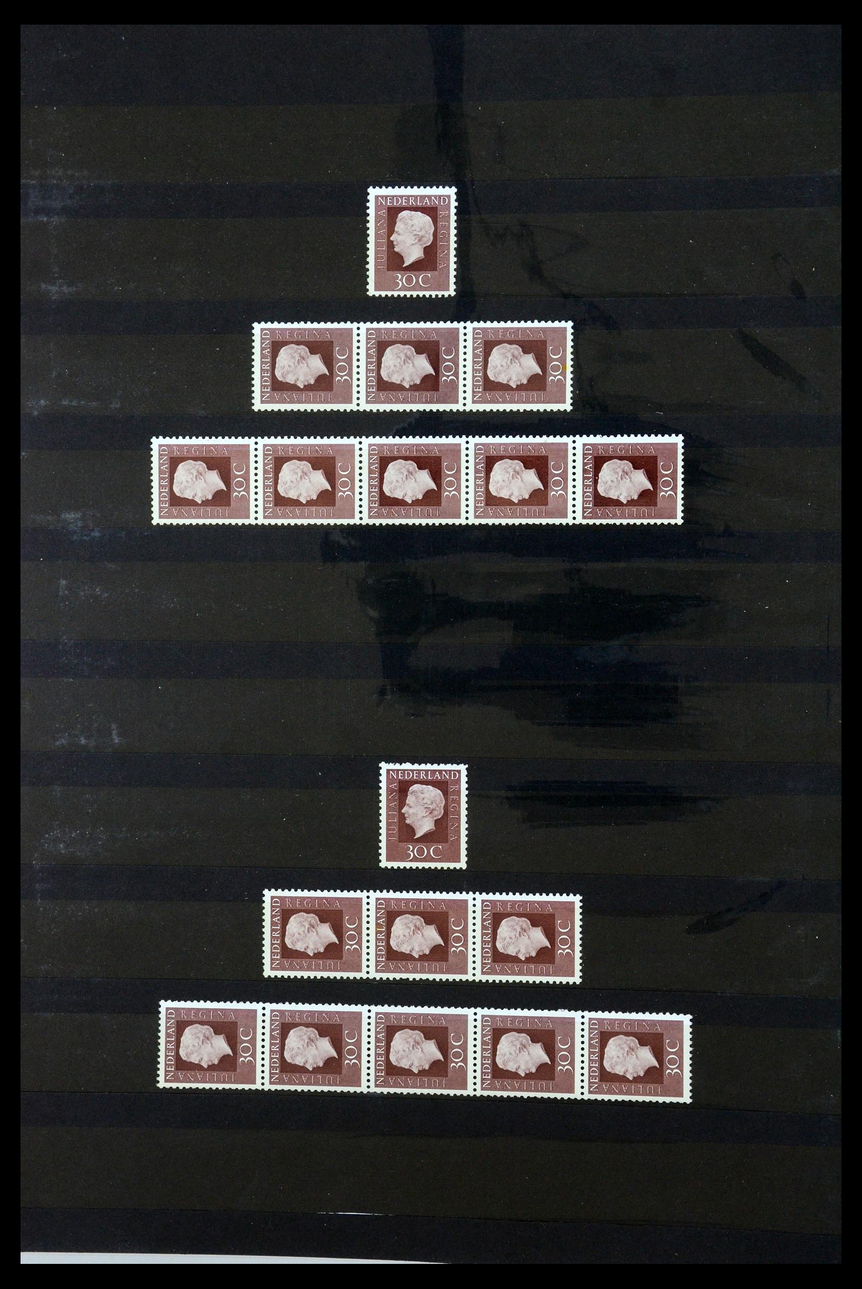 35543 043 - Postzegelverzameling 35543 Nederland rolzegels 1965-1972.